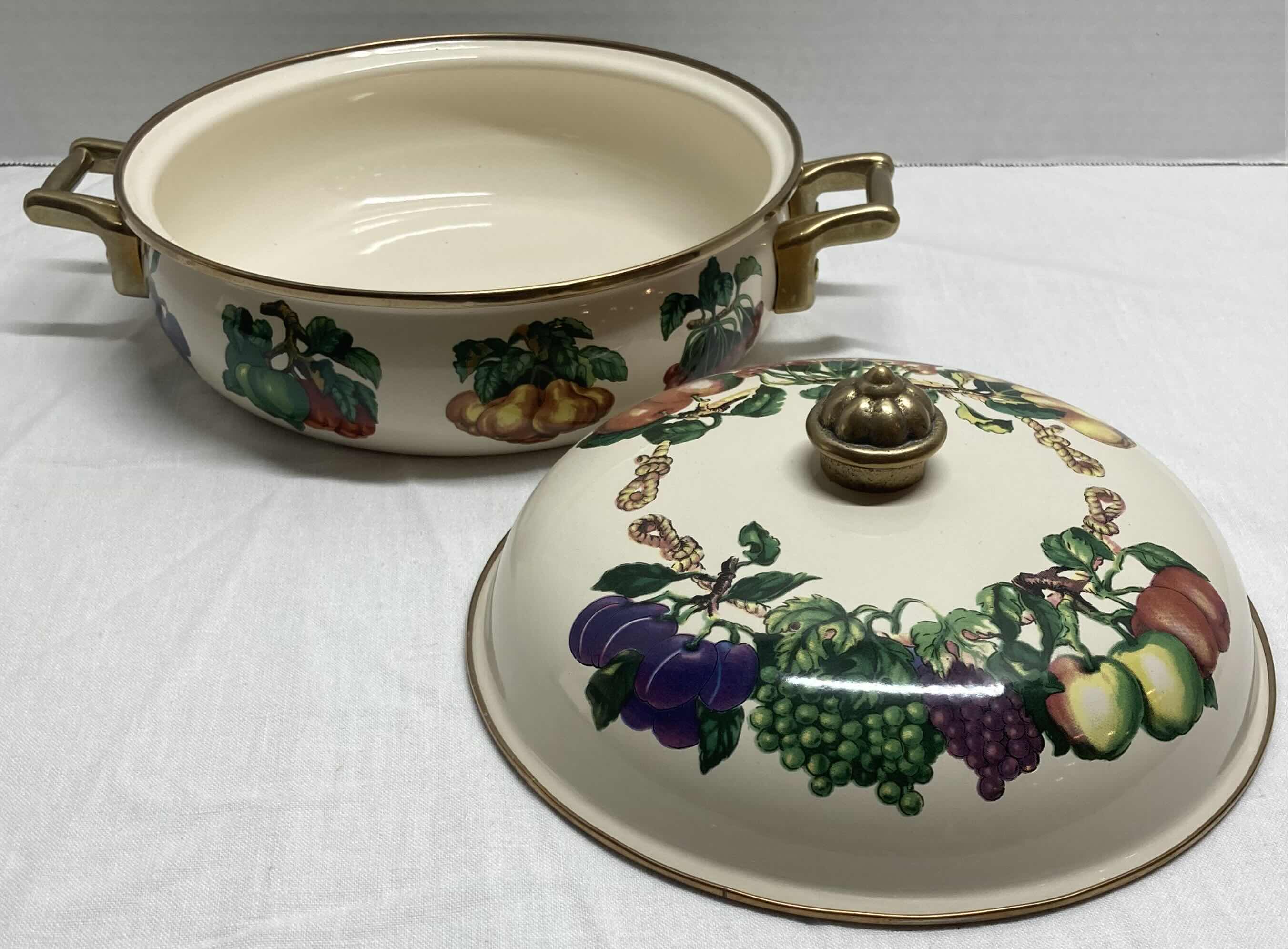Photo 1 of TABLETOP UNLIMITED KENSINGTON GARDEN PORCELAIN ENAMEL 3QT CASSEROLE DISH W LID
