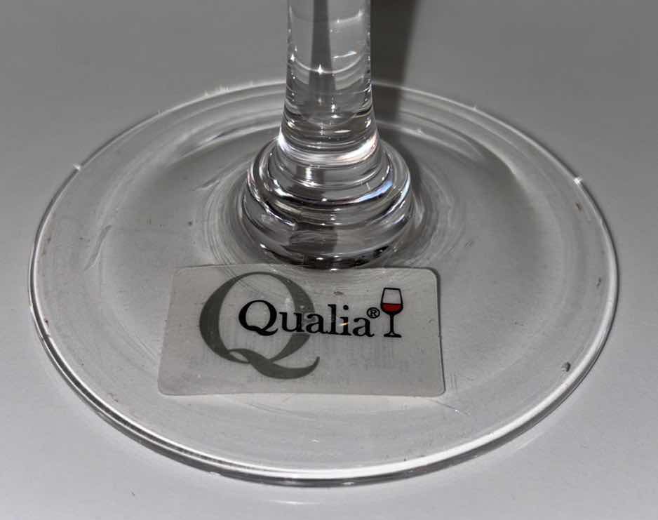 Photo 1 of NEW QUALIA GLASS SALEM 4 PC GOLD ACCENT 10 OZ WINE GLASSES