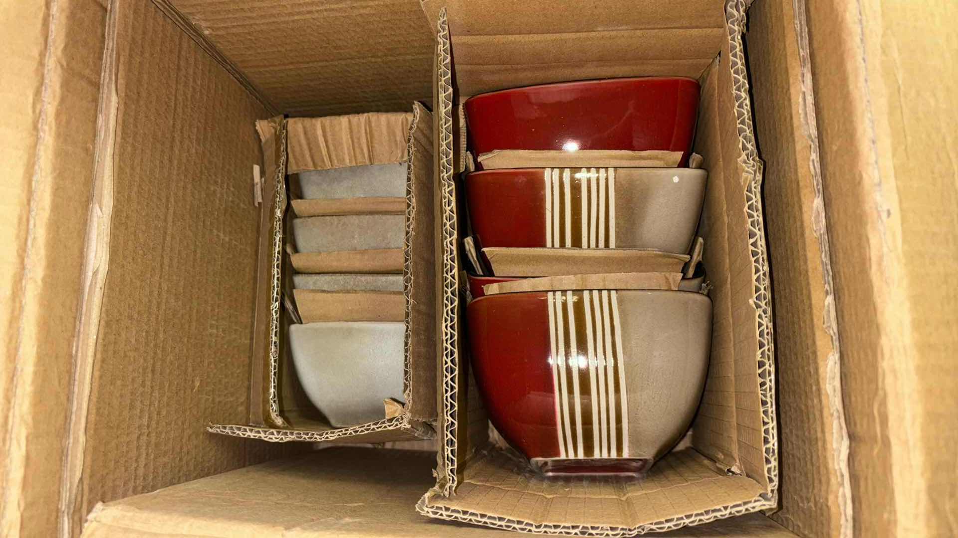 Photo 1 of NEW ELAMA DOWNTOWN LOFT 16 PC STONEWARE DINNERWARE SET W SERVICE FOR 4 (ELM-DOWNTOWN16)