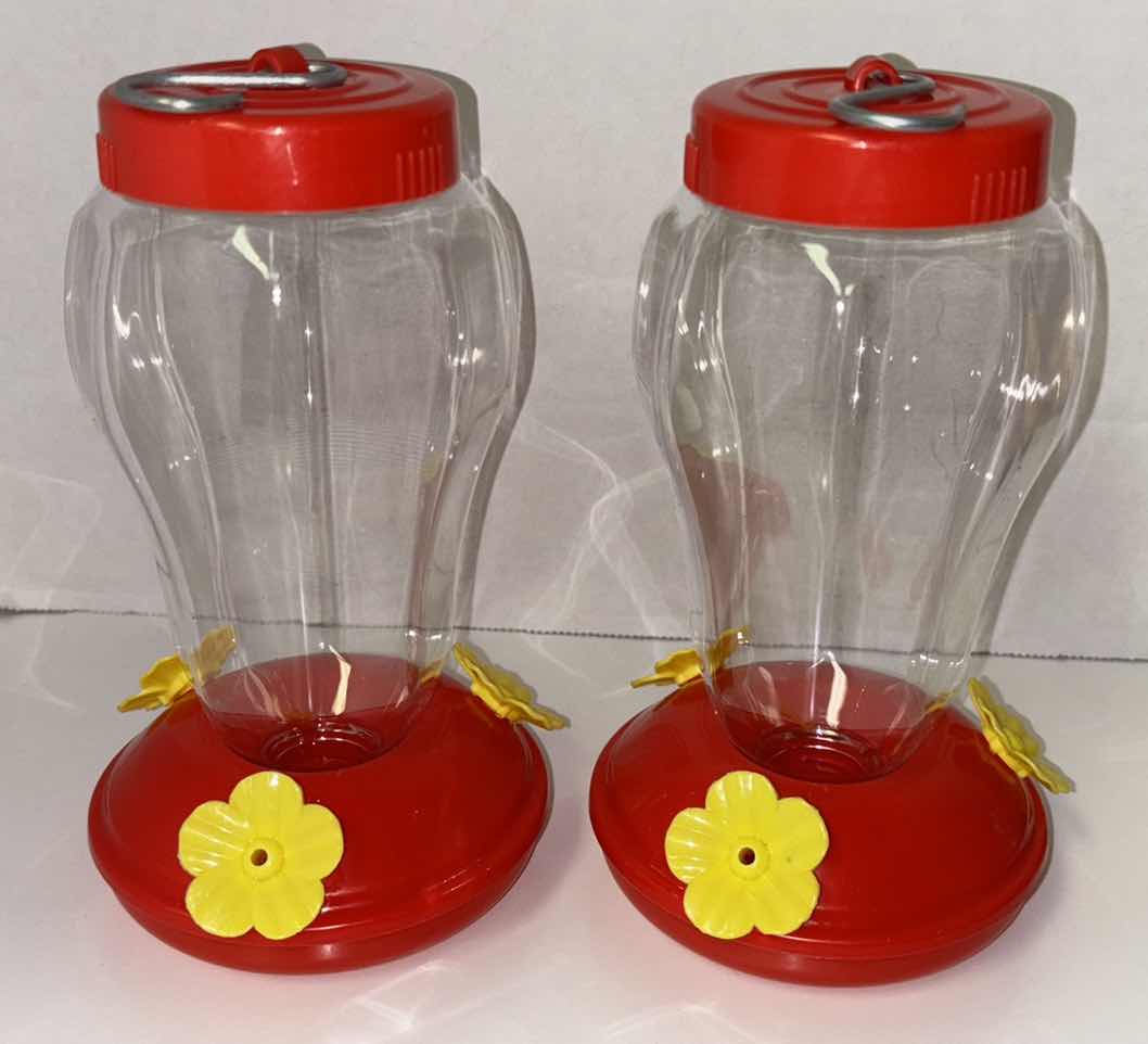 Photo 1 of NEW 8 PCS POLYRESIN GARDEN DECOR & HUMMINGBIRD FEEDERS