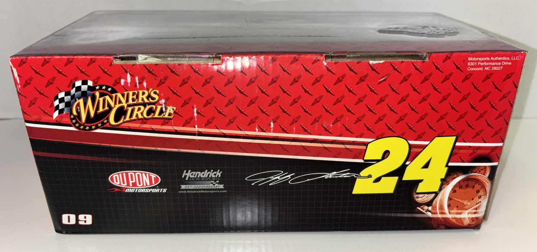 Photo 1 of NEW 2009 WINNERS CIRCLE NASCAR JEFF GORDON #24 1:24 SCALE RACE CAR (#06665)