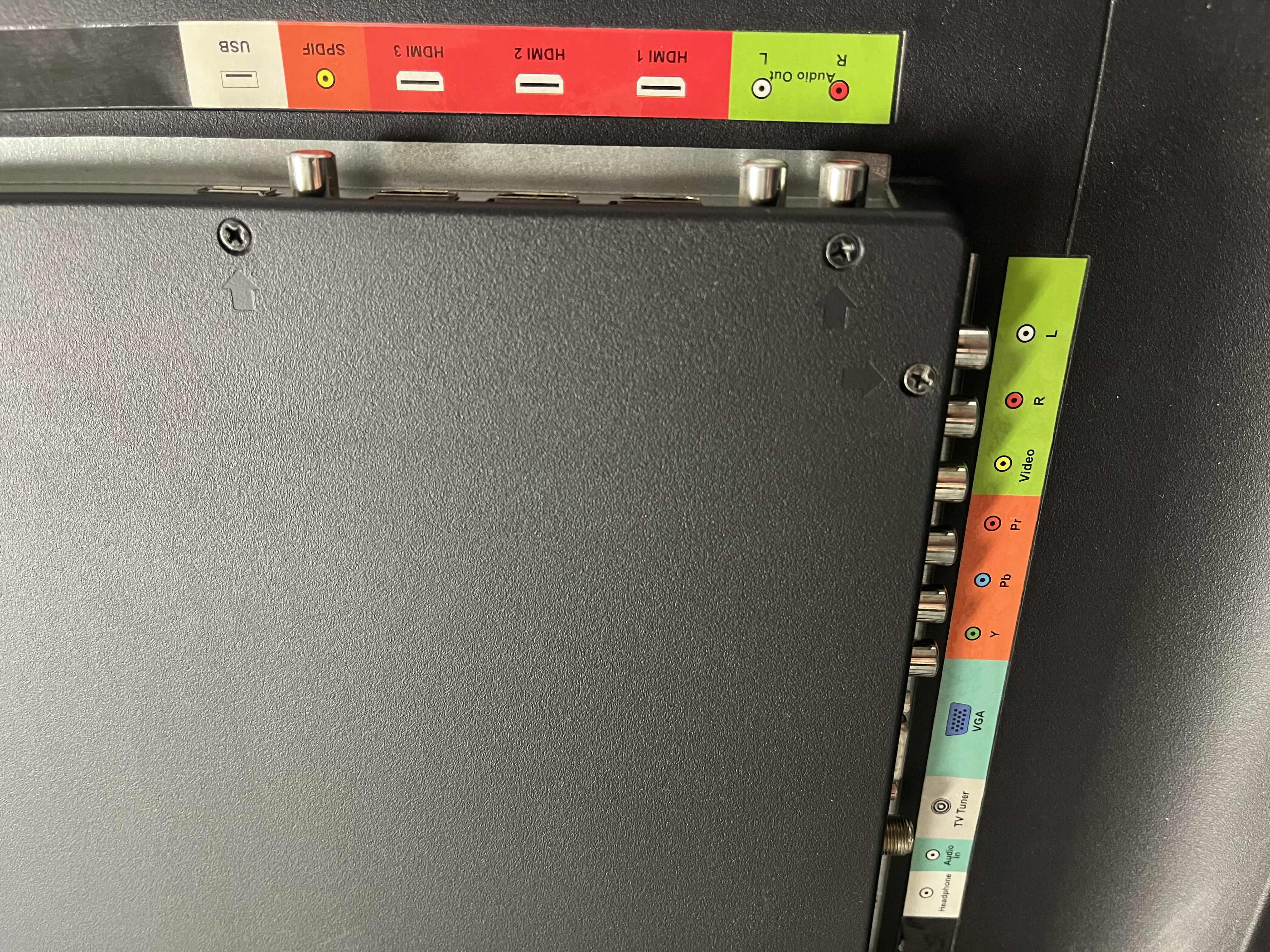 Photo 1 of SCEPTRE 32” LED TV MODEL E32