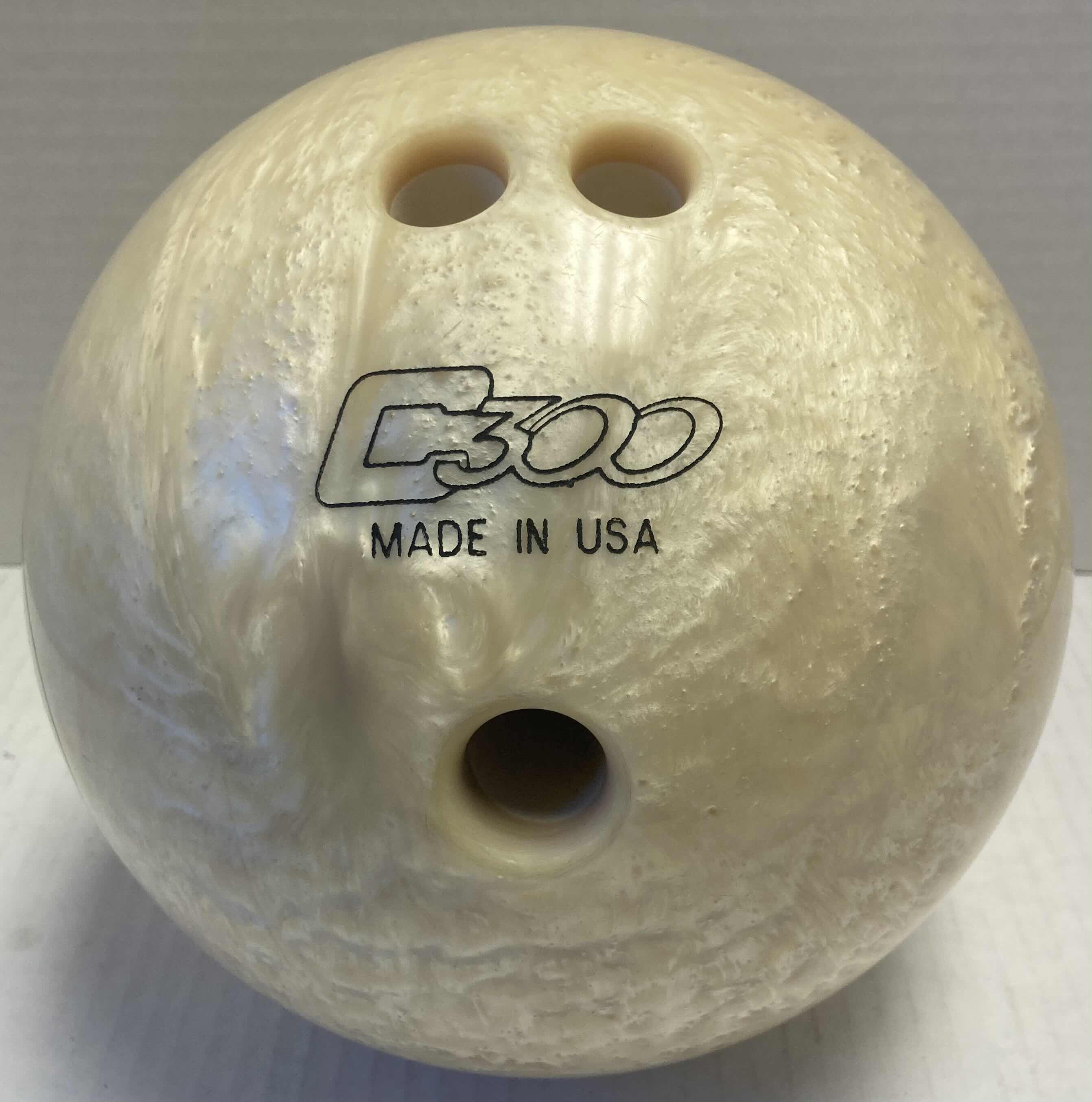 Photo 1 of COLUMBIA 300 OFF WHITE PEARL 8 POUND BOWLING BALL WITH PINK BRUNSWICK CARRYING BAG