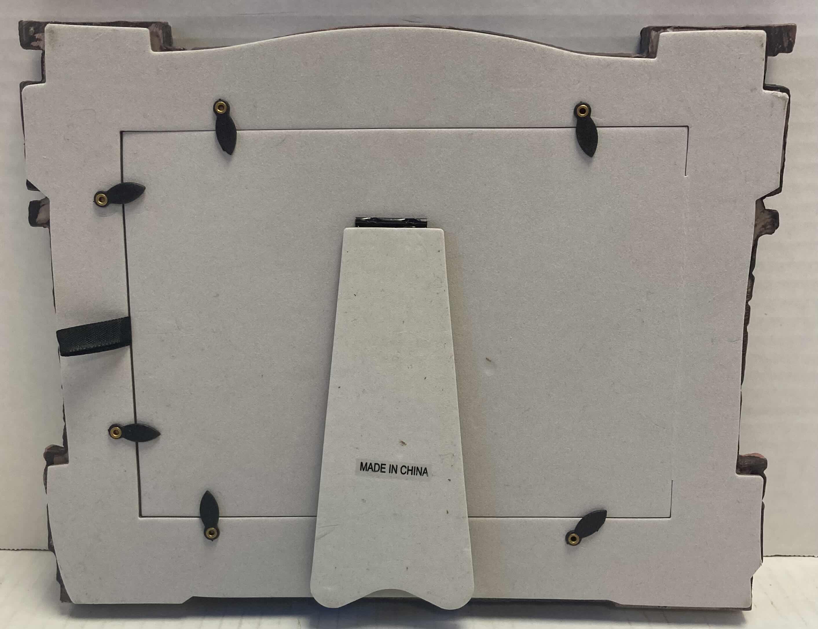 Photo 1 of SHARK REEF AQUARIUM RESIN PICTURE FRAME 11.5” X 9”