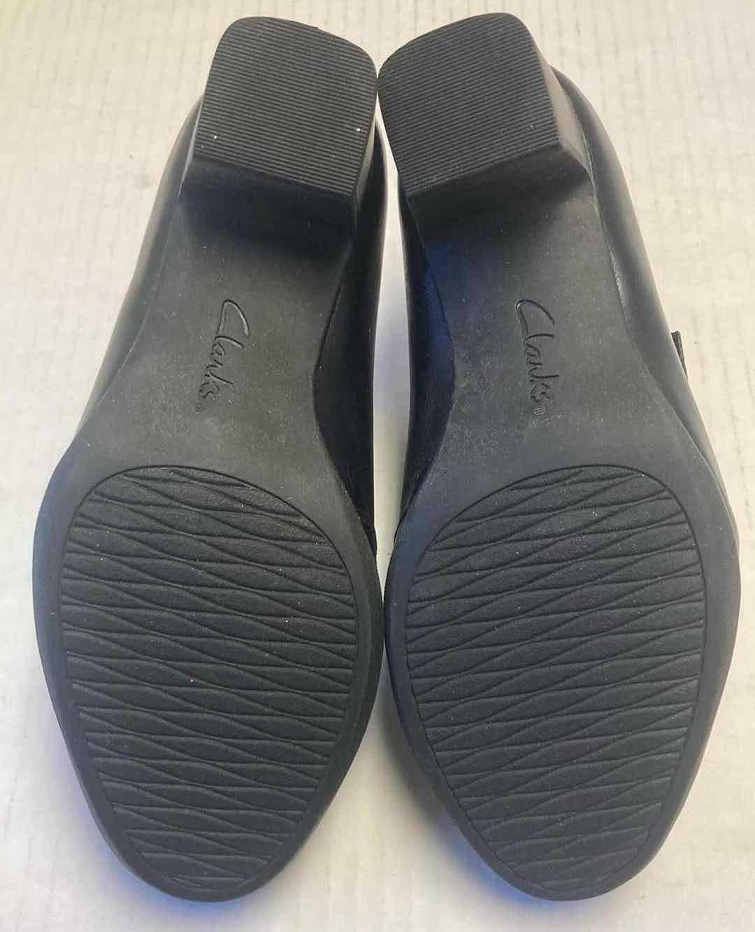 Photo 1 of CLARKS ROSALYN WREN BLACK FAUX LEATHER CUIR NOIR WOMEN’S SHOES WOMEN’S SIZE 6.5W