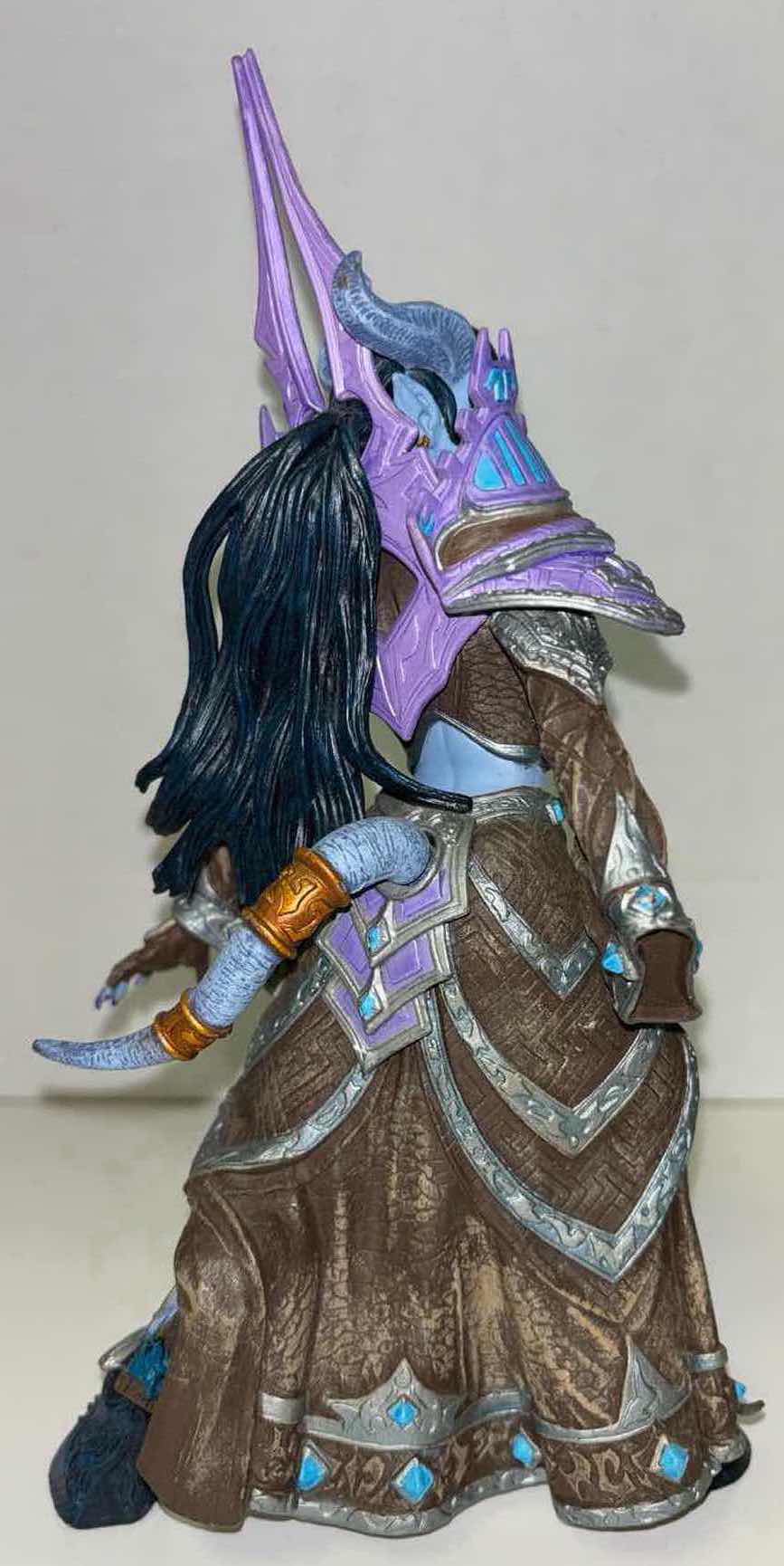 Photo 1 of DC 2008 UNLIMITED WORLD OF WARCRAFT 9” ACTION FIGURE, DRAENEI MAGE: TAMUURA (SERIES 3)