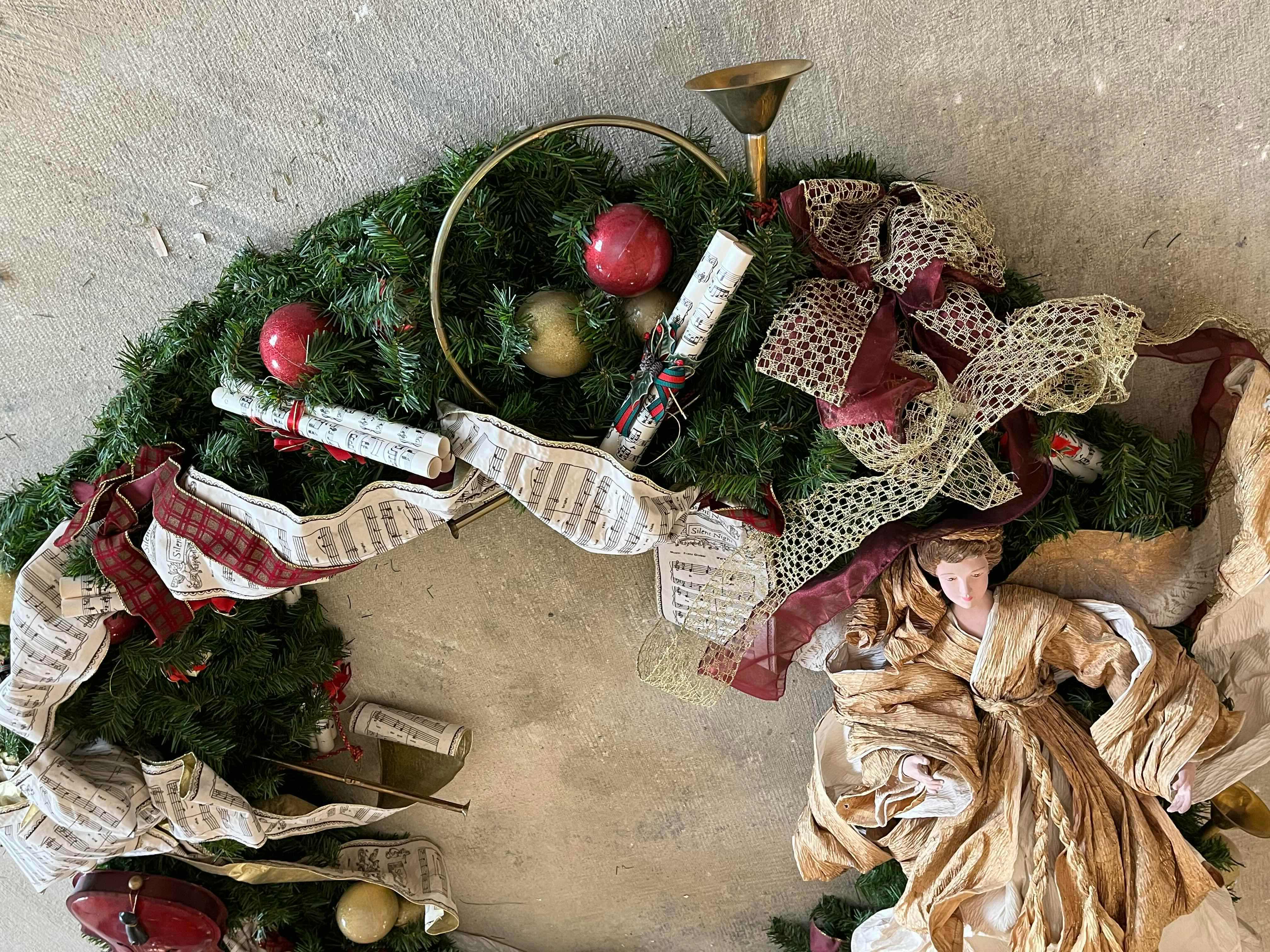 Photo 1 of CHRISTMAS GIANT DECORATED HANGING REEF 63”