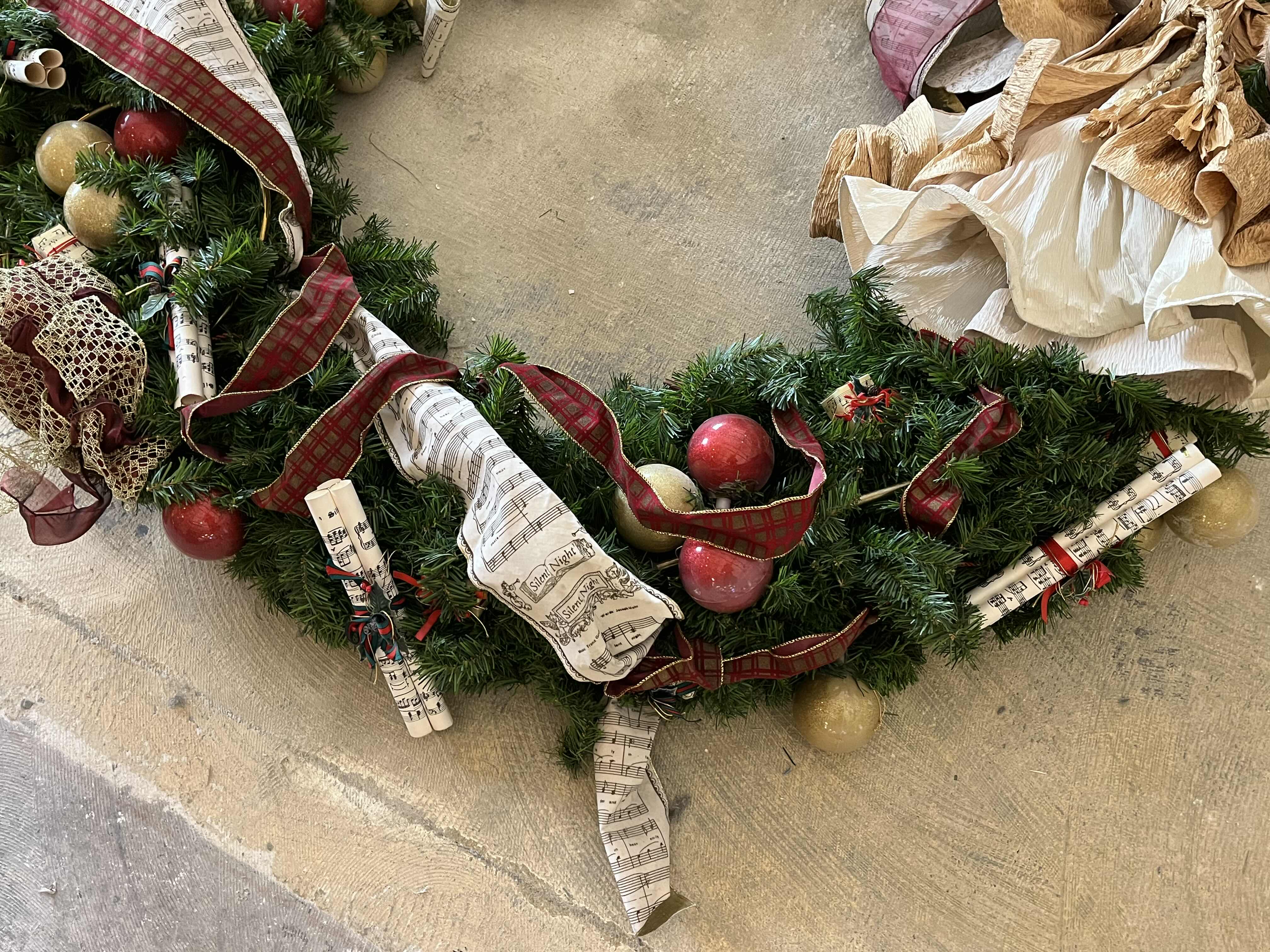 Photo 1 of CHRISTMAS GIANT DECORATED HANGING REEF 63”