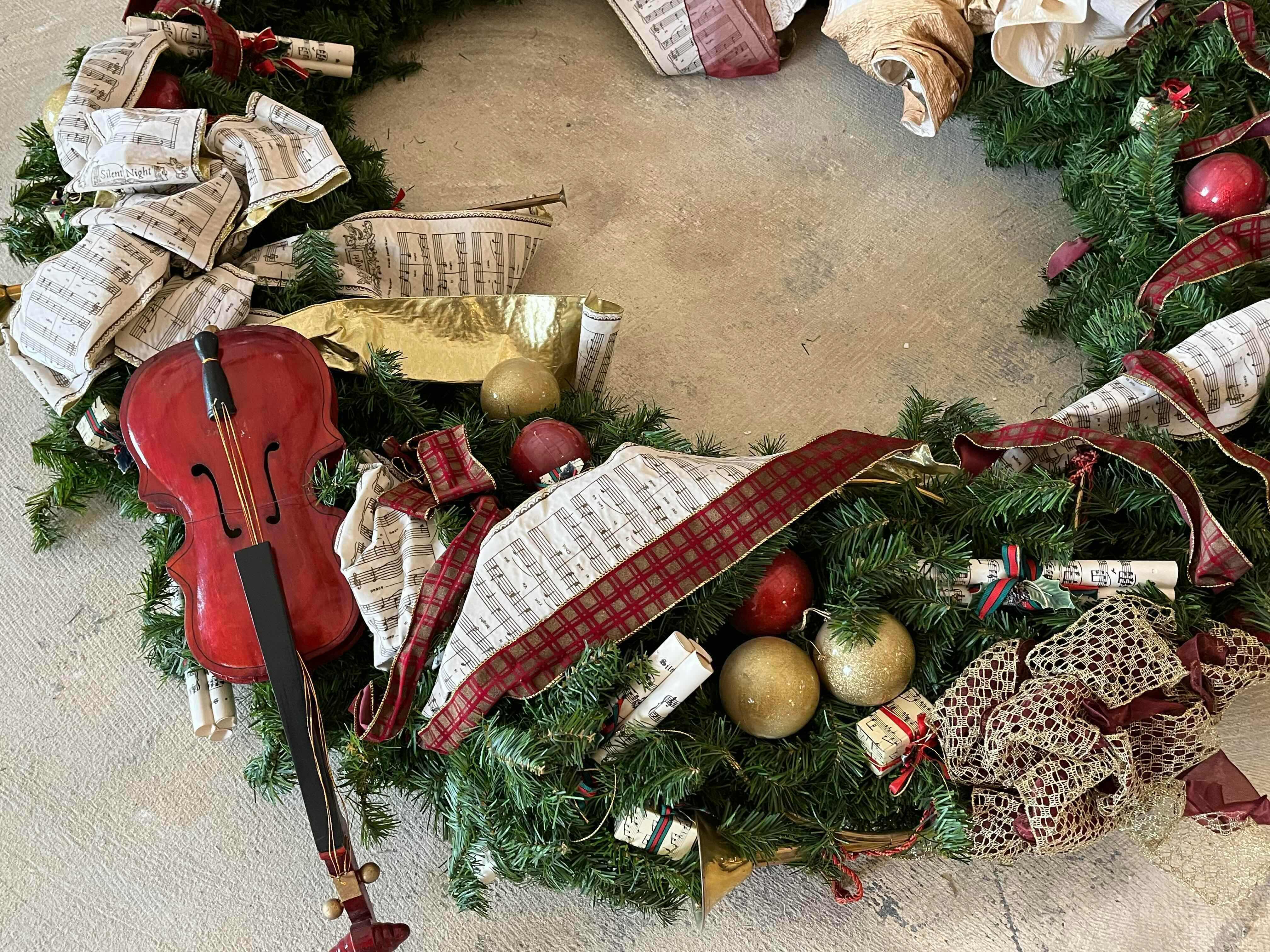 Photo 1 of CHRISTMAS GIANT DECORATED HANGING REEF 63”