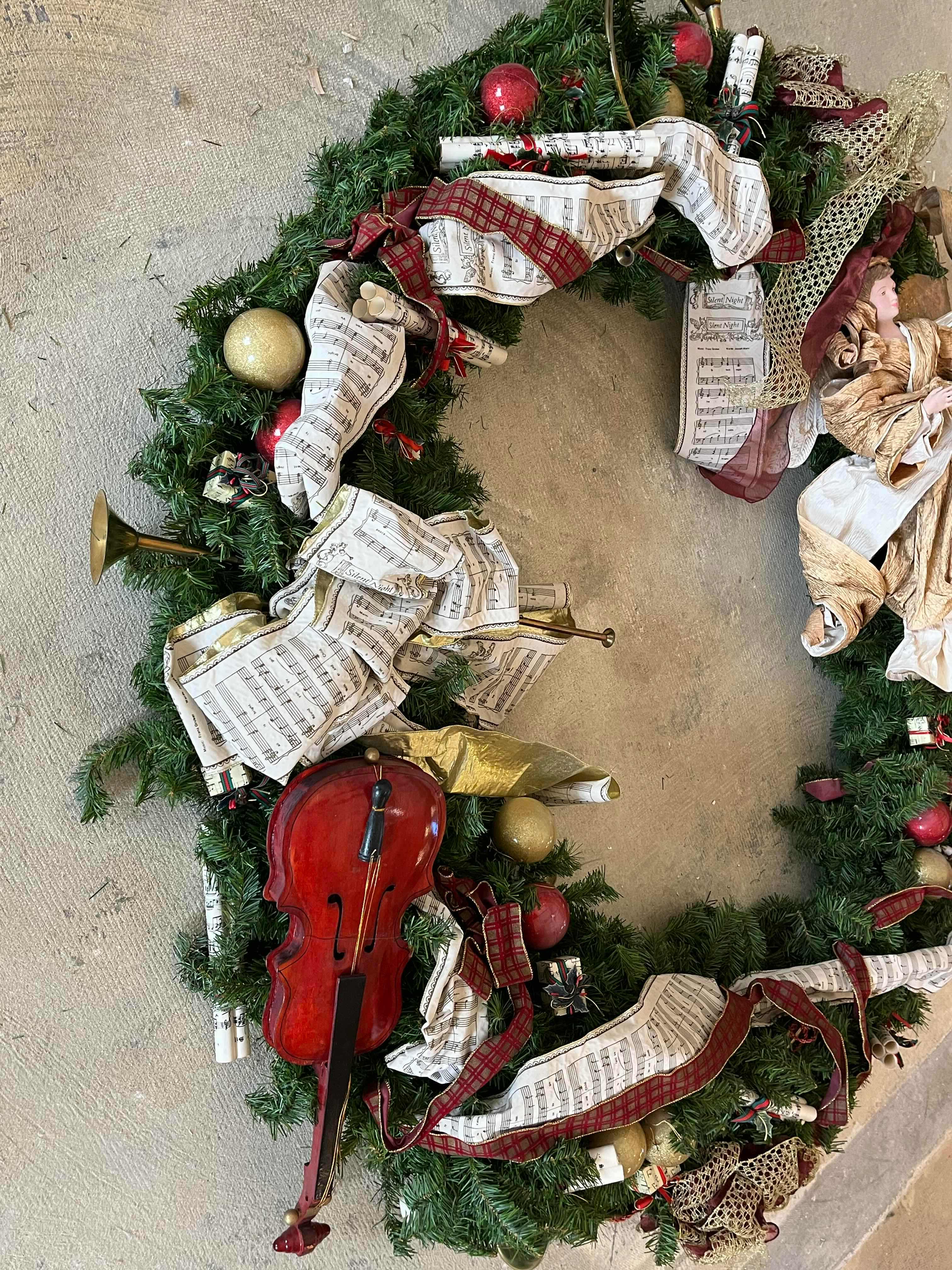 Photo 1 of CHRISTMAS GIANT DECORATED HANGING REEF 63”