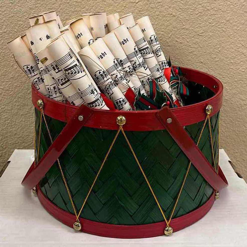 Photo 1 of CHRISTMAS WOVEN BASKET W MUSIC NOTE BUNDLE DECOR 11” X 7”
