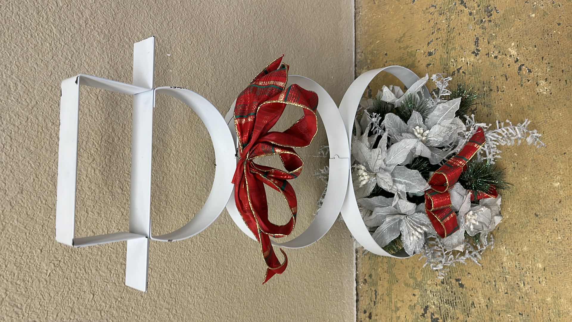 Photo 1 of CHRISTMAS WHITE FINISH METAL FRAME SNOWMAN TABLE TOP CENTERPIECE 13.5” X 11” H28.5”