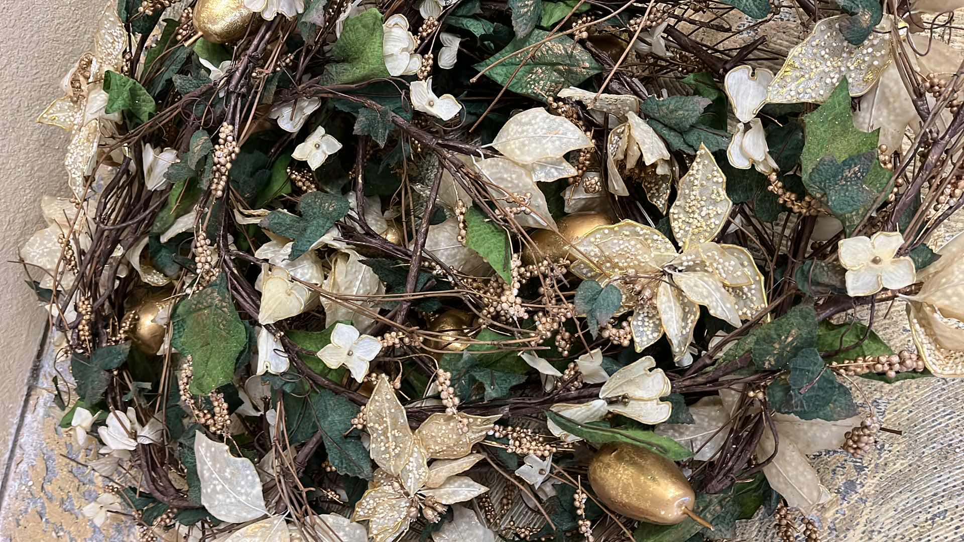 Photo 1 of FLORAL BUNDA GOLDEN PEAR & FLORAL BRANCHES HANGING REEF DECOR 32” X 31”