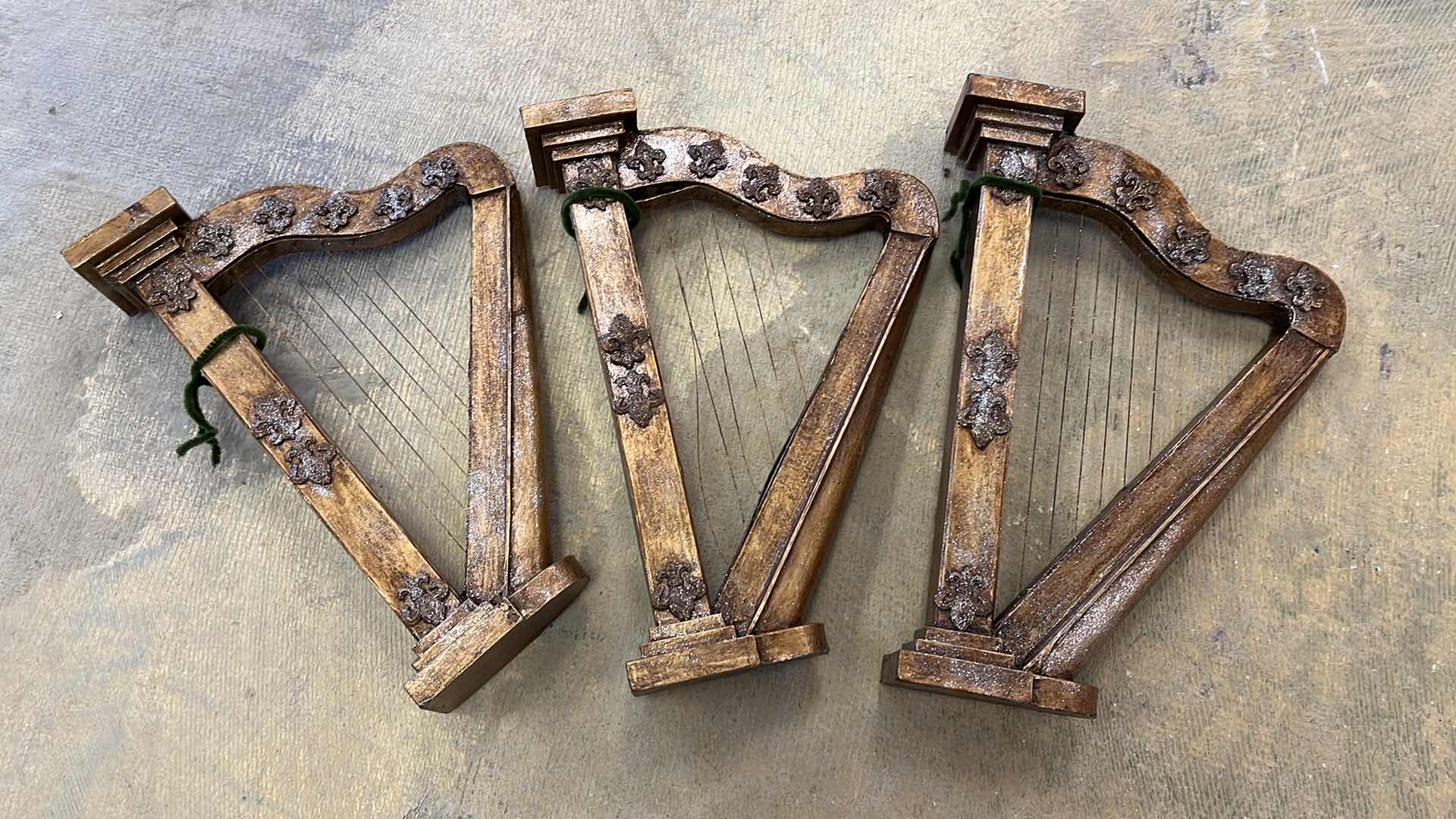 Photo 2 of MUSICAL INSTRUMENT PLASTIC TABLE TOP & HANGING CHRISTMAS DECOR (13)