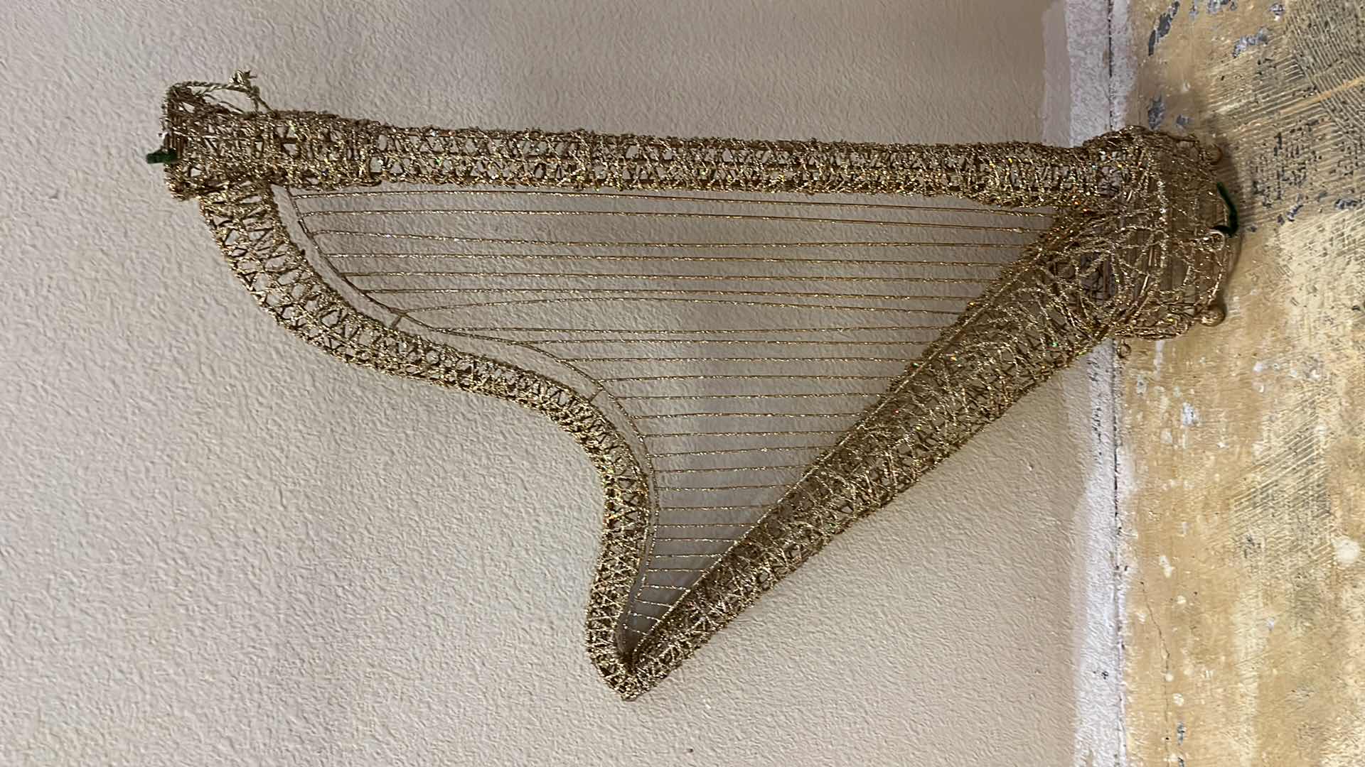 Photo 1 of CHRISTMAS GOLD GLITTER FINISH WIRE MUSICAL INSTRUMENTS DECOR (2)