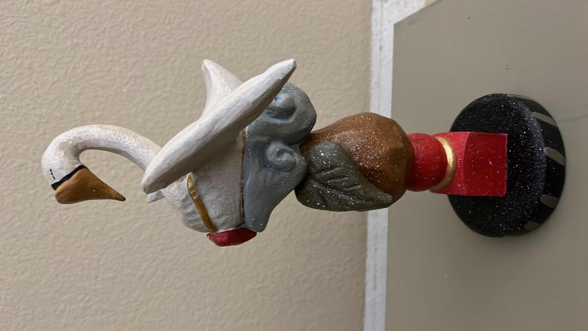 Photo 1 of HOUSE OF HATTEN INC YR.2000 SWAN SCULPTURE H12”