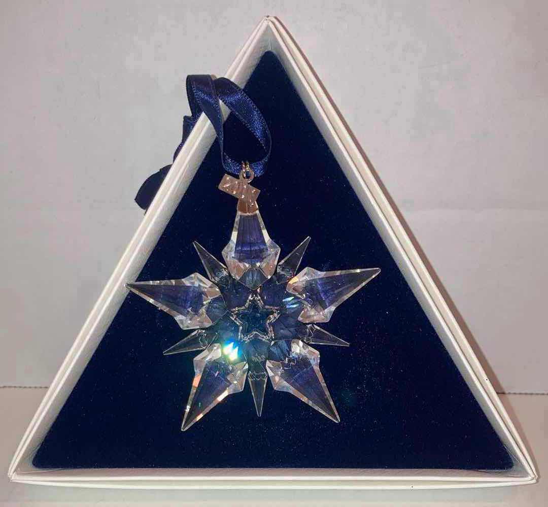 Photo 1 of  SWAROVSKI CRYSTAL 2001 SNOWFLAKE CHRISTMAS ORNAMENT H3”