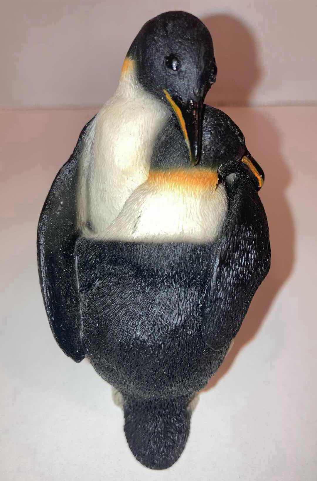 Photo 1 of CASTAGNA 1988 RESIN PENGUINS IN A LOVING EMBRACE H3.5”