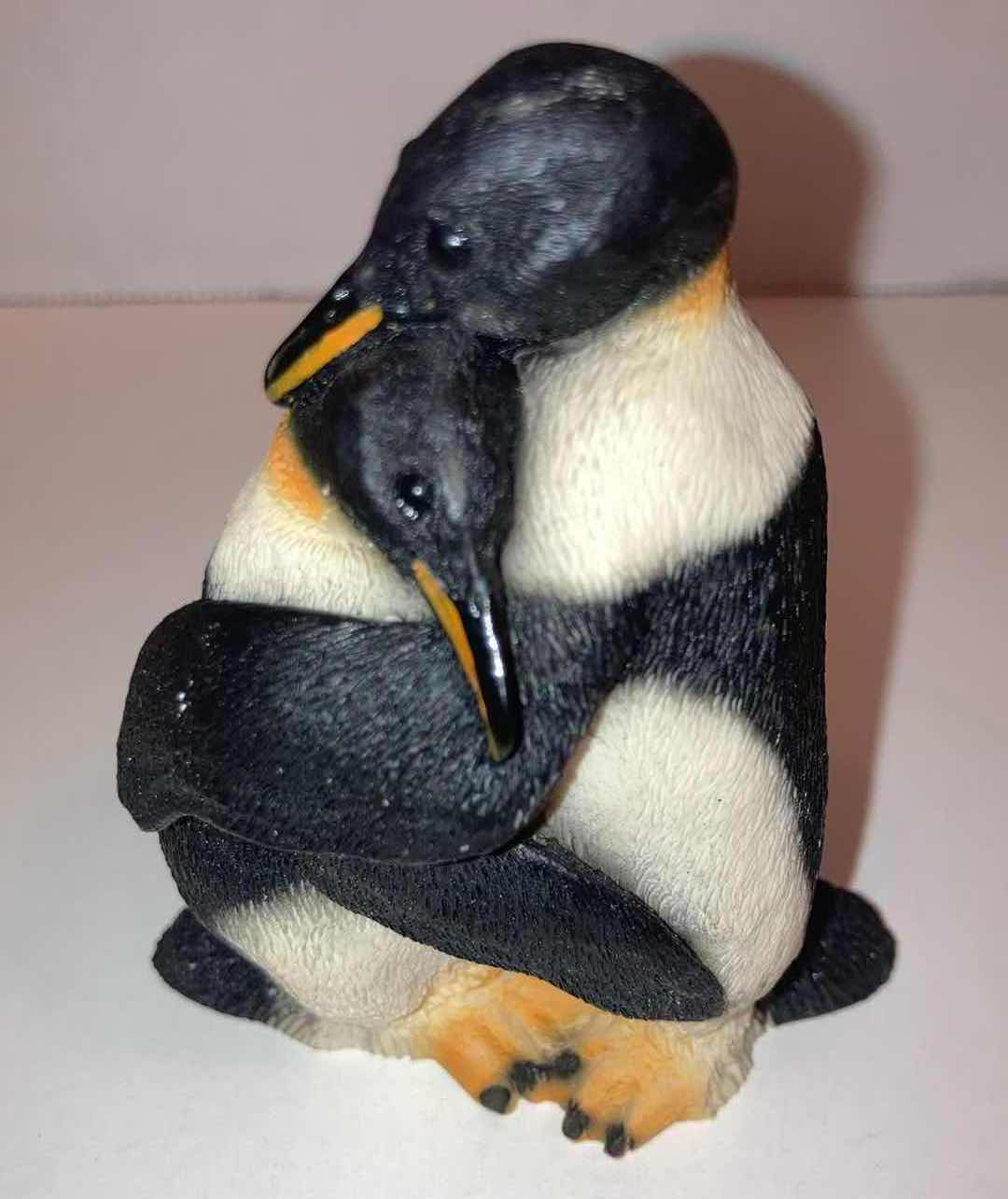 Photo 1 of CASTAGNA 1988 RESIN PENGUINS IN A LOVING EMBRACE H3.5”