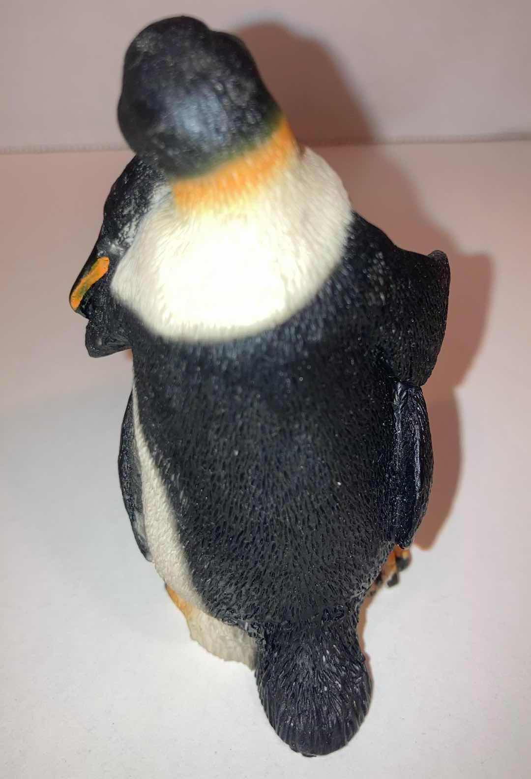 Photo 1 of CASTAGNA 1988 RESIN PENGUINS IN A LOVING EMBRACE H3.5”