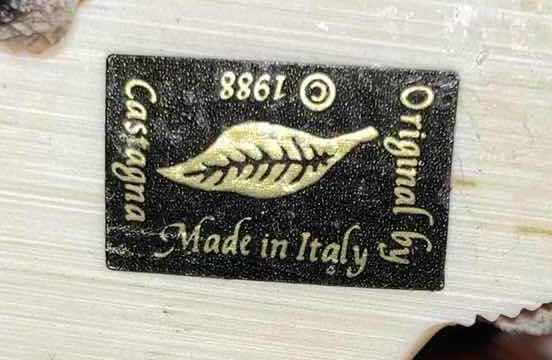 Photo 1 of CASTAGNA 1988 RESIN PENGUINS IN A LOVING EMBRACE H3.5”