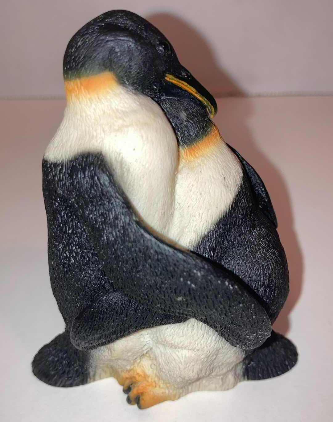 Photo 1 of CASTAGNA 1988 RESIN PENGUINS IN A LOVING EMBRACE H3.5”