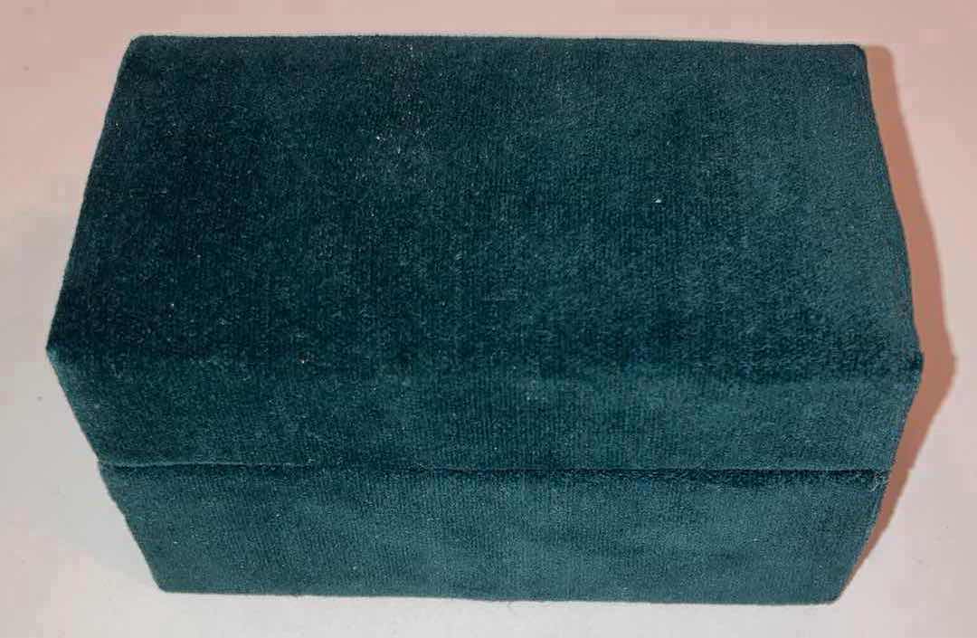 Photo 3 of GODINGER SILVER ART NEIMAN MARCUS SILVER PLATED CHRISTMAS PRESENT SALT & PEPPER SHAKER SET 1.5” X H1.75”