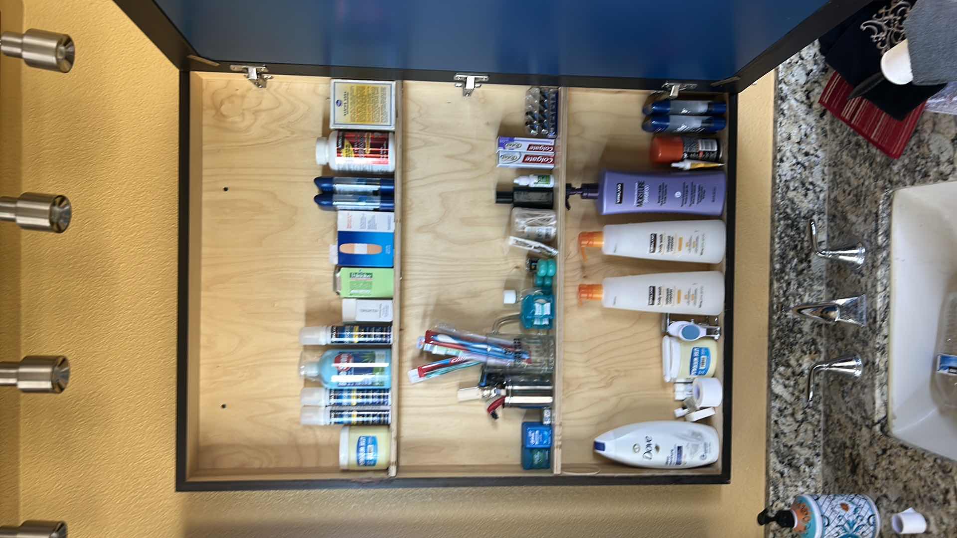 Photo 1 of CONTENTS OF MEDICINE CABINET