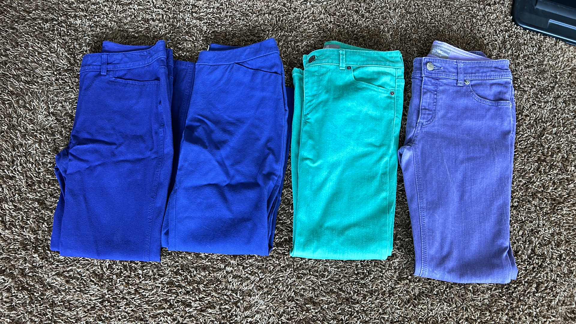 Photo 1 of 4 PAIRS WOMENS CHICOS “ SO SLIMMING” PANTS SIZE 00