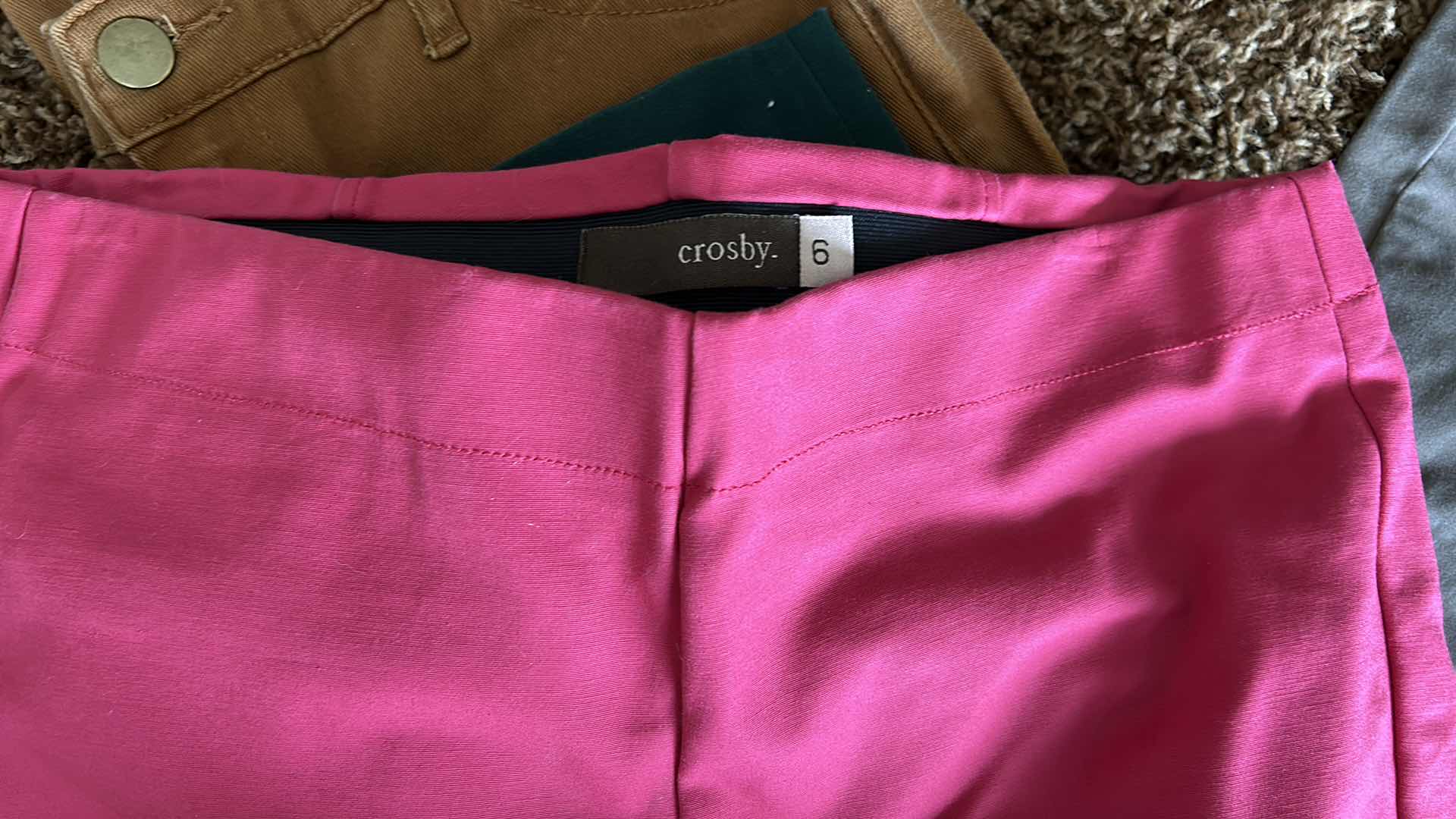 Photo 5 of 8 PAIR WOMENSWEAR ANKLE PANTS SIZE SIZE SMALL, 2, 4 AND 8