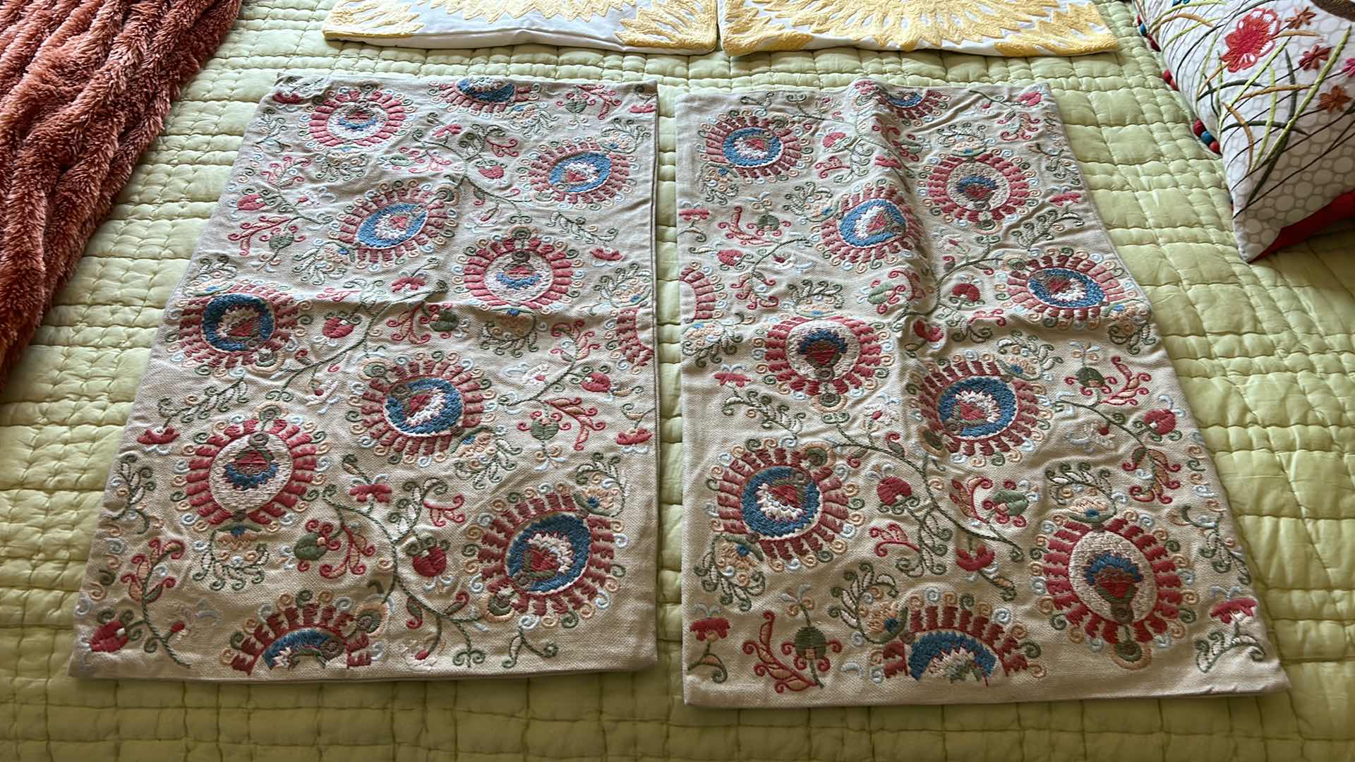 Photo 3 of DELUXE PILLOW TOP SPRING AIR BACK SUPPORTER QUEEN MATTRESS AND PREMIUM WEST ELM BEDDING ( HEADBOARD SOLD SEPARATELY)