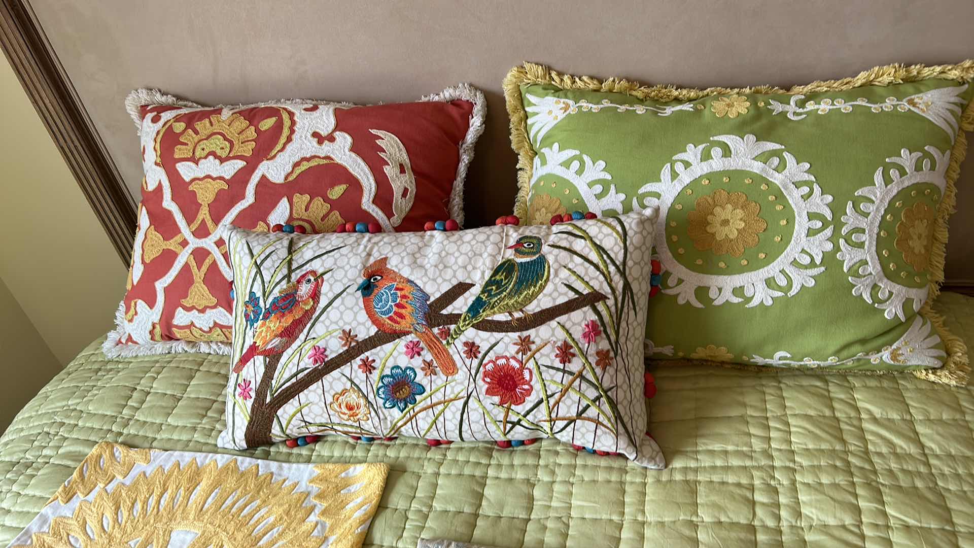 Photo 4 of DELUXE PILLOW TOP SPRING AIR BACK SUPPORTER QUEEN MATTRESS AND PREMIUM WEST ELM BEDDING ( HEADBOARD SOLD SEPARATELY)