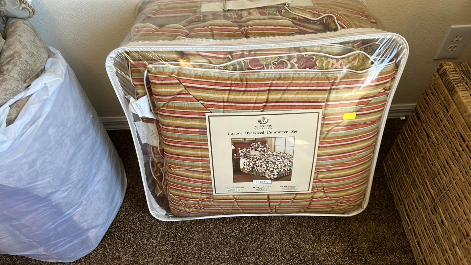 Photo 1 of COMFORTER AND TOSS PILLOW