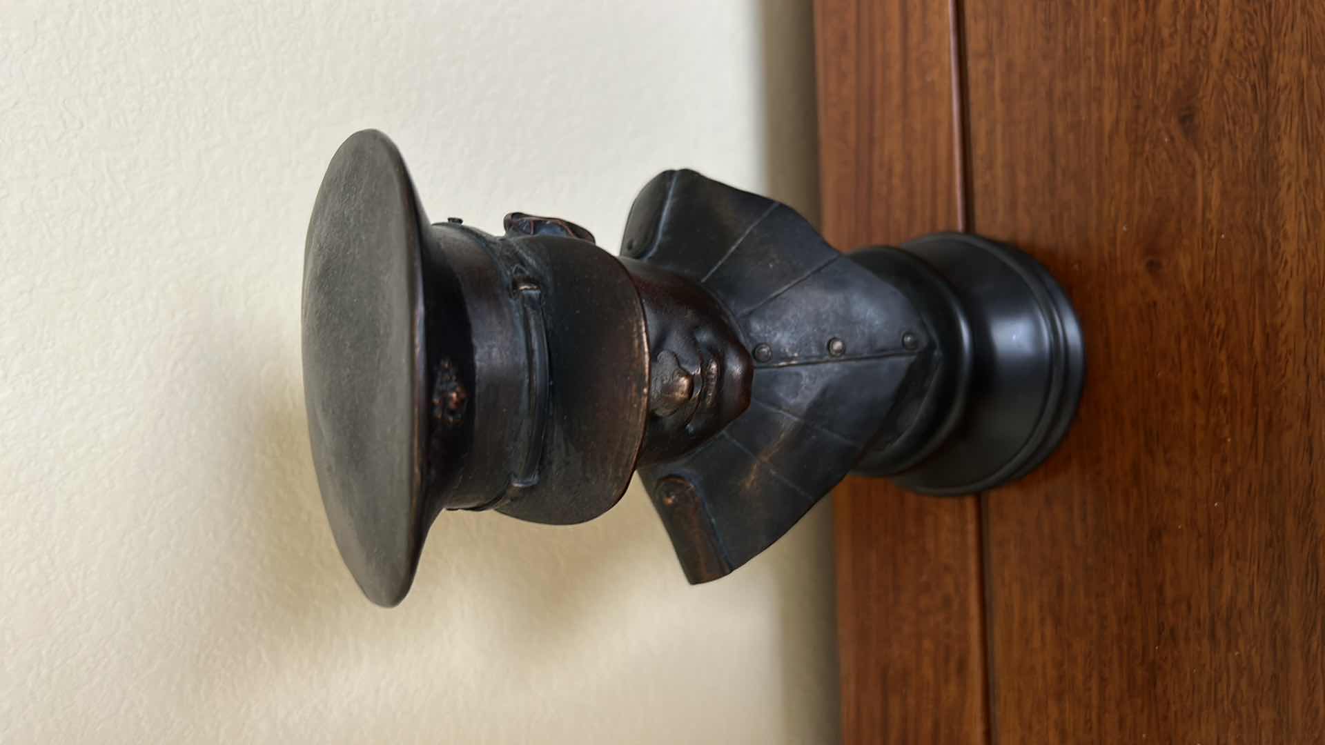 Photo 2 of BRONZE BUST AMERICAN HEROS NUMBERED “THE MARINE” 2 / 0112 H 9.75”