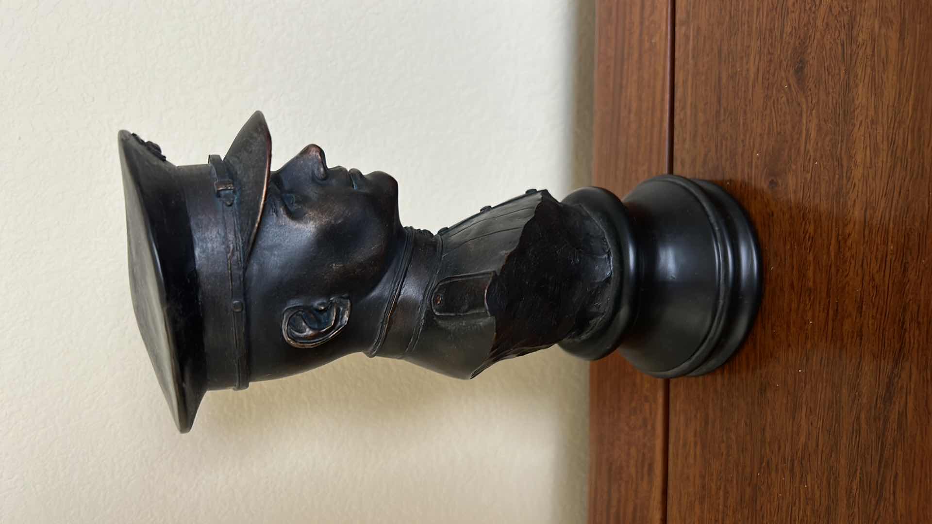 Photo 3 of BRONZE BUST AMERICAN HEROS NUMBERED “THE MARINE” 2 / 0112 H 9.75”