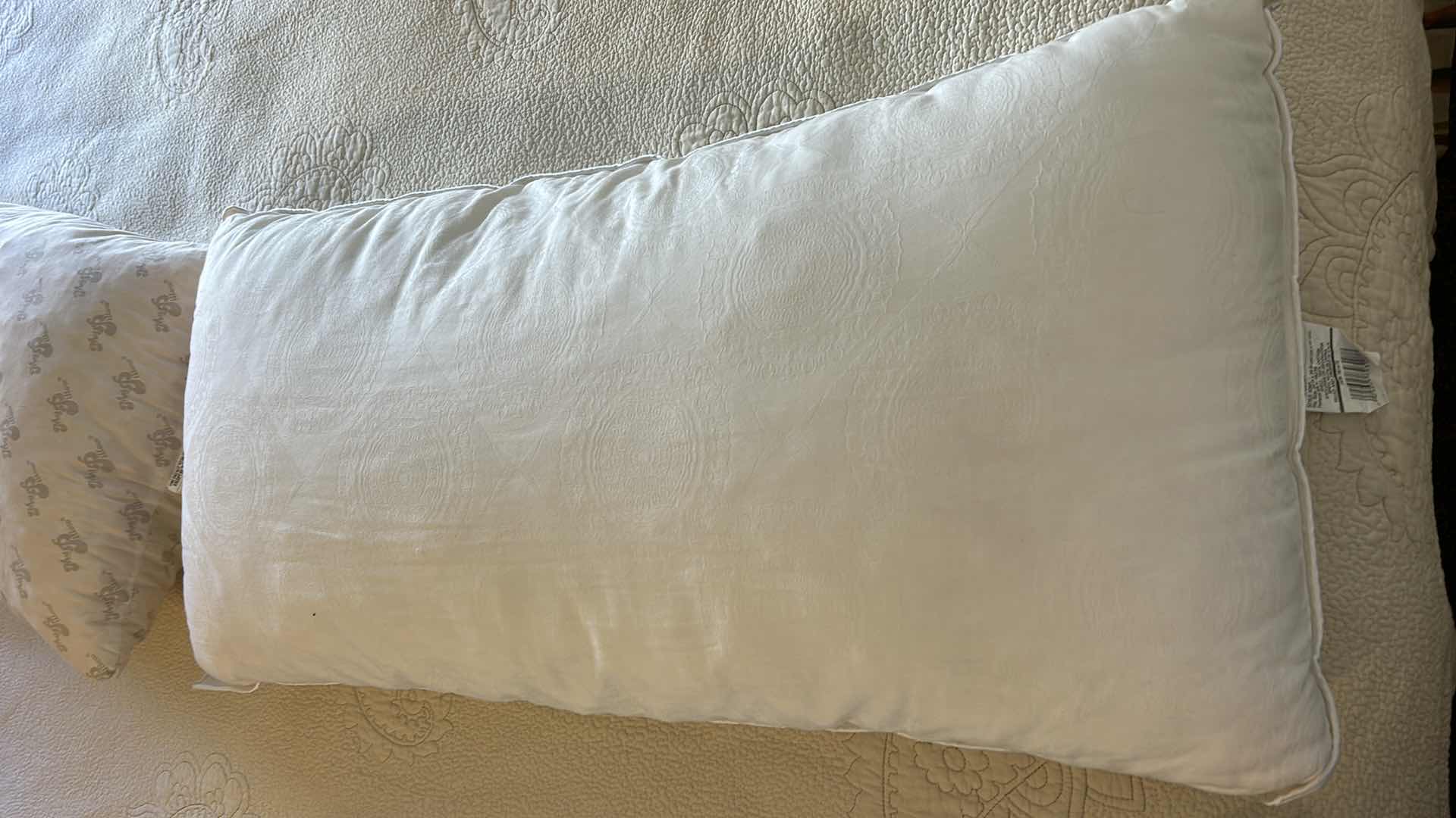 Photo 1 of CAROL LITTLE KING 100% COTTON COMFORTER