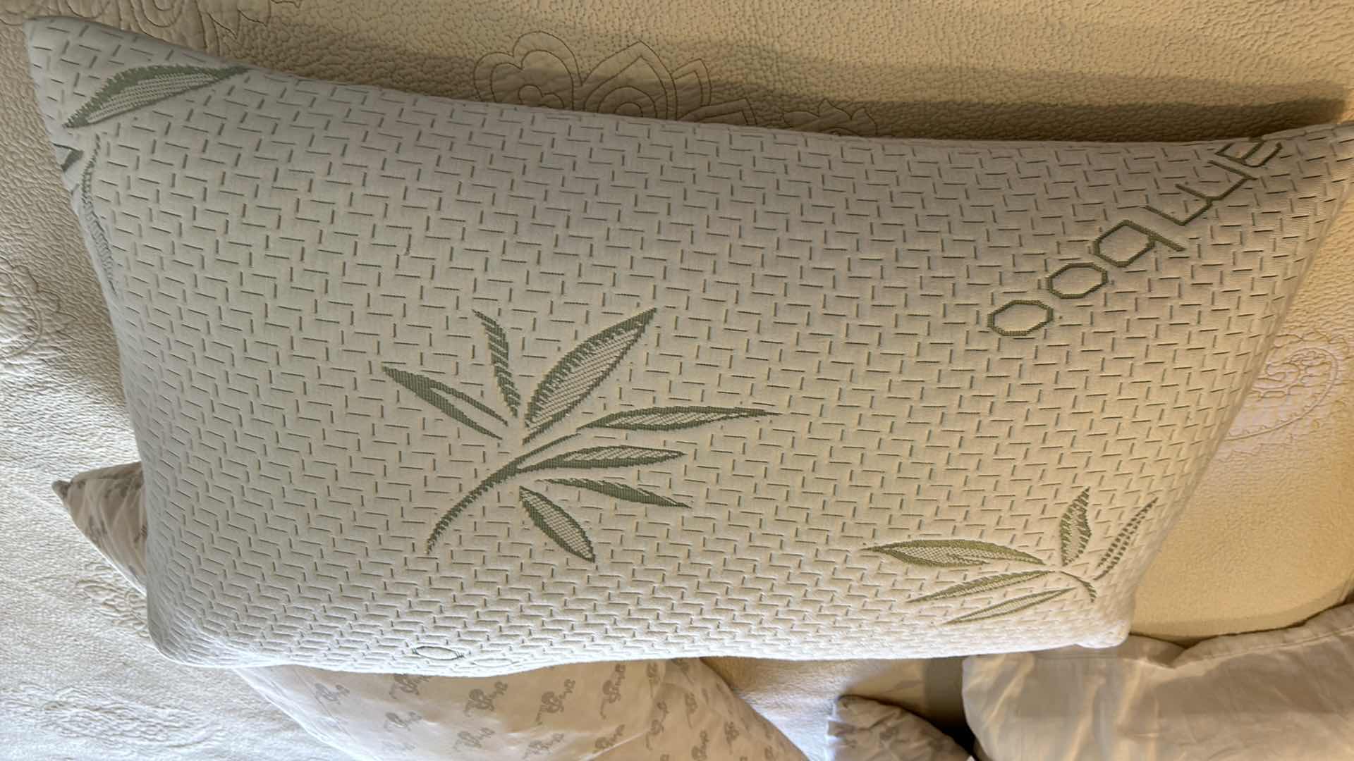 Photo 1 of CAROL LITTLE KING 100% COTTON COMFORTER