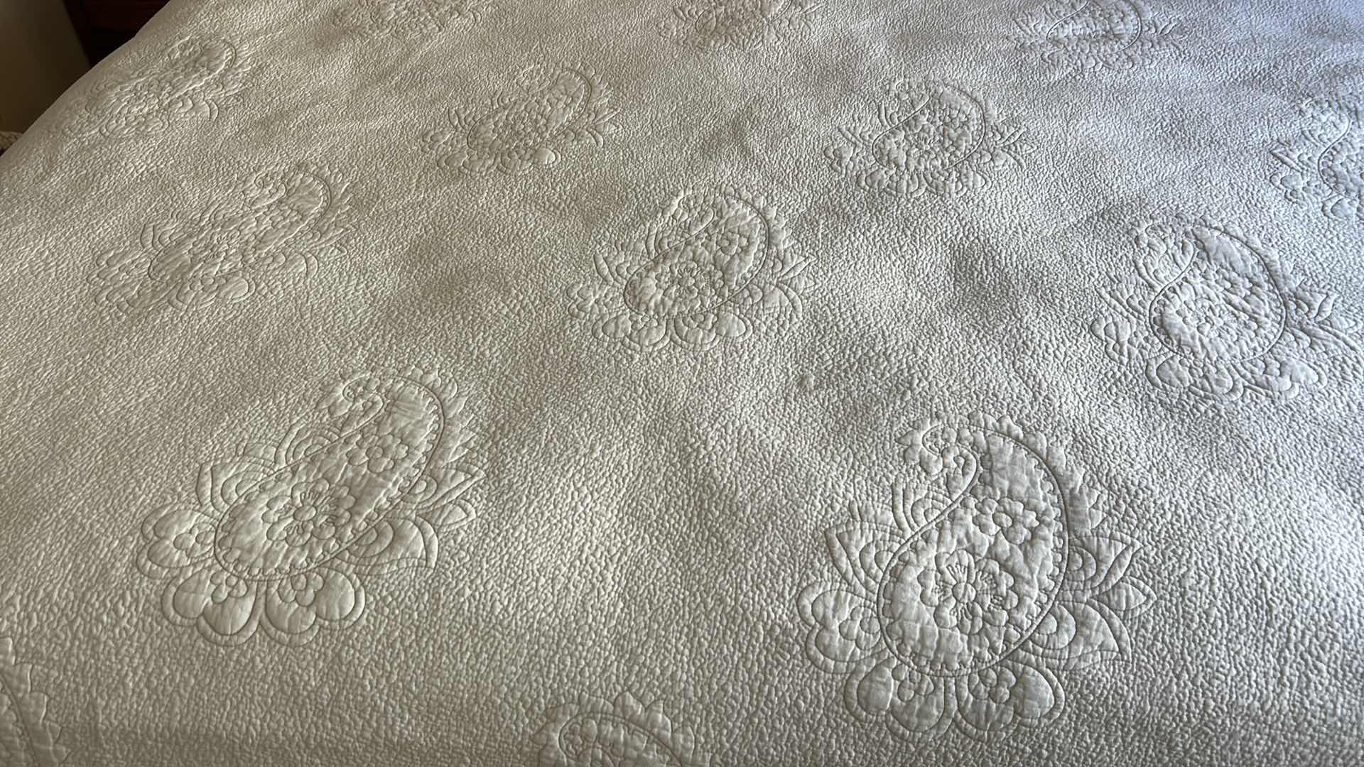 Photo 1 of CAROL LITTLE KING 100% COTTON COMFORTER