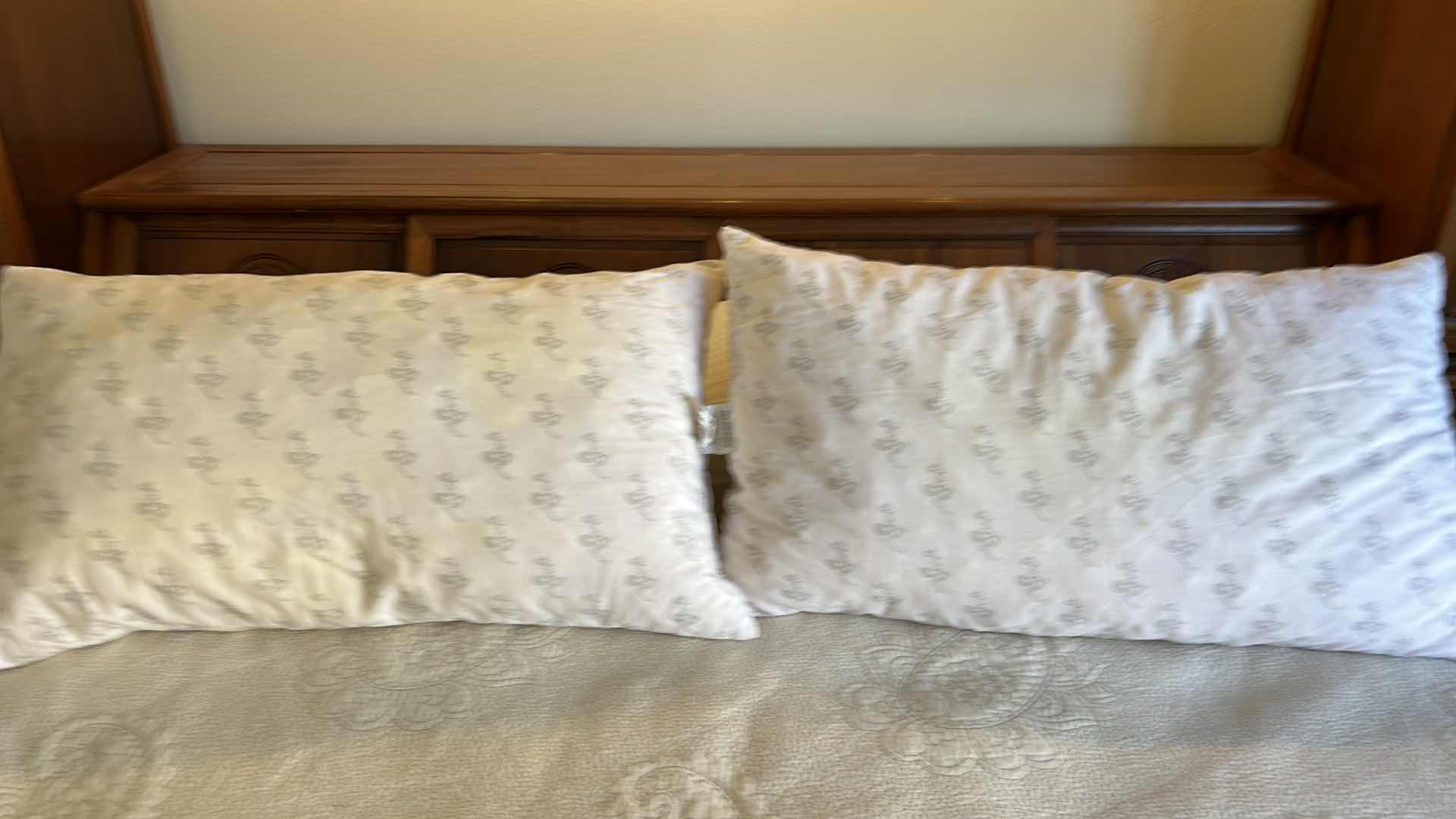 Photo 1 of CAROL LITTLE KING 100% COTTON COMFORTER