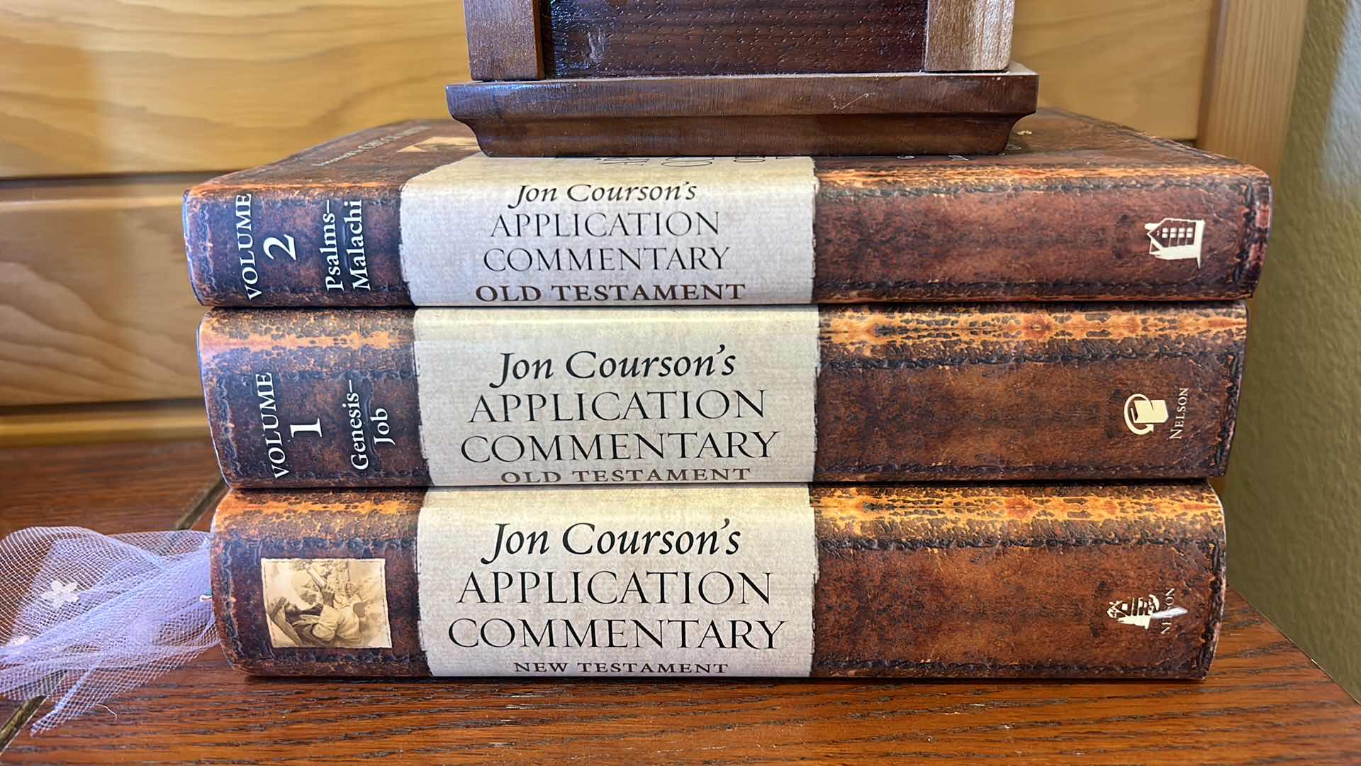 Photo 1 of 3 HARDCOVER BOOKS JOHN COURSON’S APPLICATION COMMENTARY NEW AND OLD TESTAMENT, and CLOCK