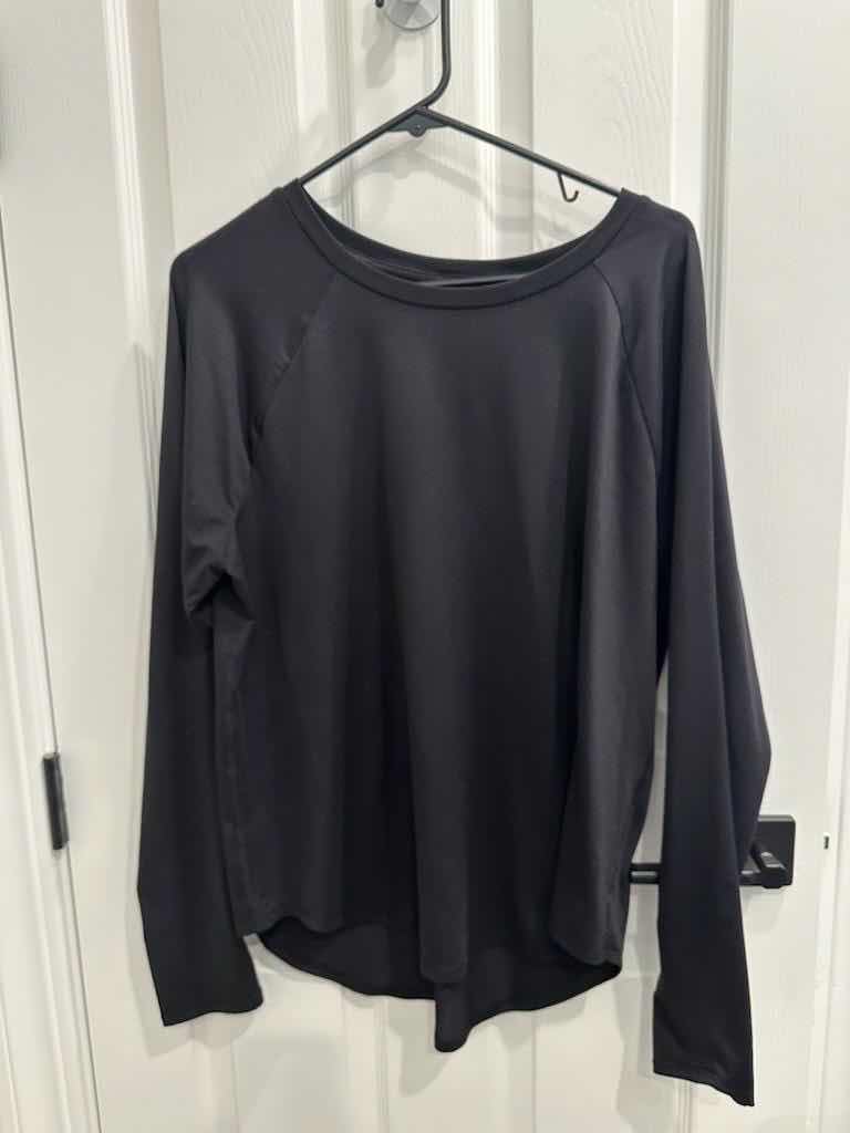 Photo 1 of 4 WOMENS WORKOUT TOPS SIZE XL