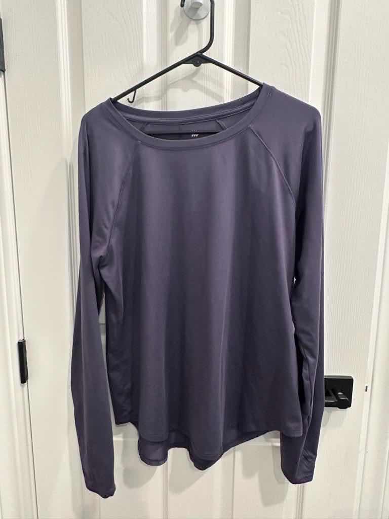 Photo 1 of 4 WOMENS WORKOUT TOPS SIZE XL