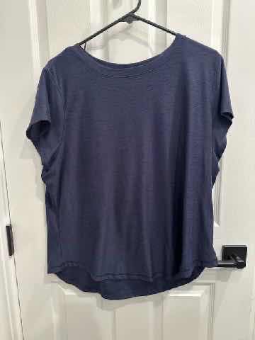 Photo 1 of 4 WOMENS WORK OUT TOPS SIZE XL