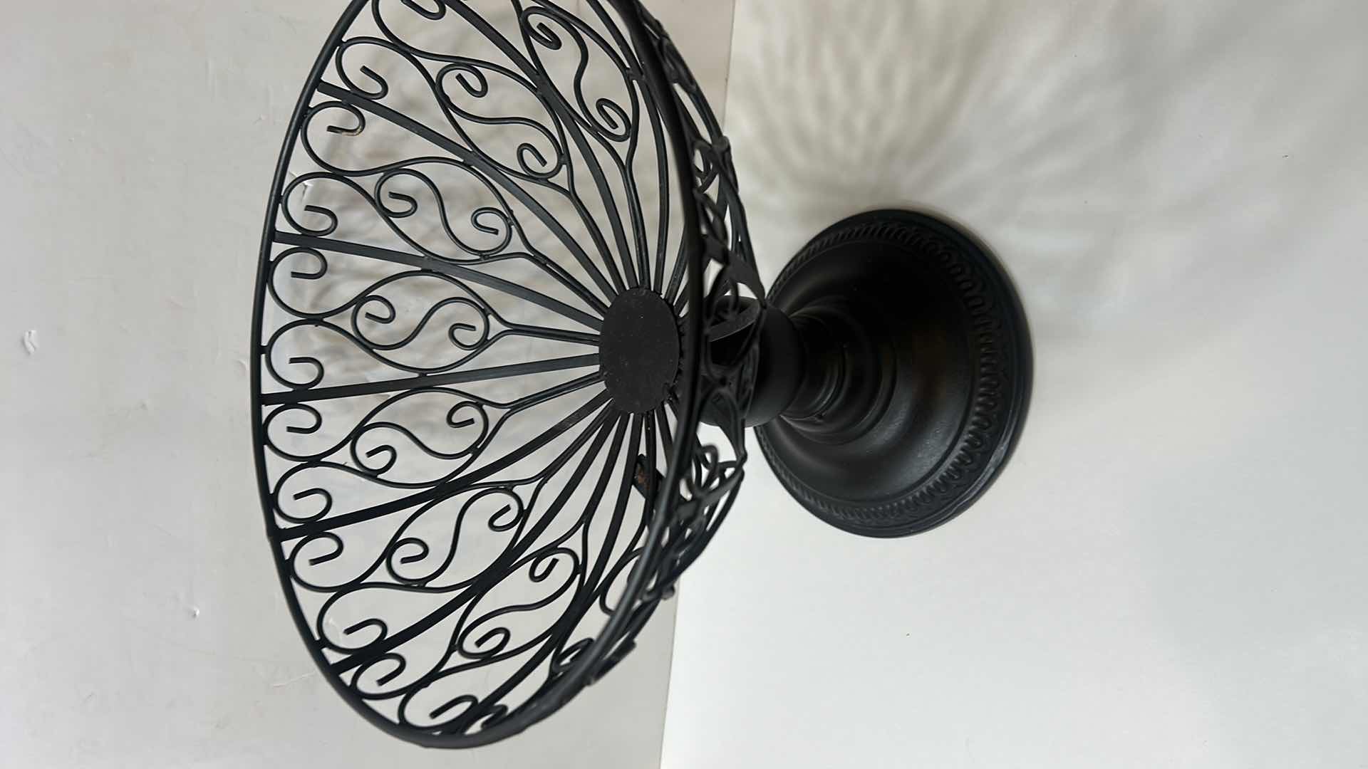 Photo 1 of KITCHEN DECOR / METAL FRUIT BOWL AND TIN BREAD BOX