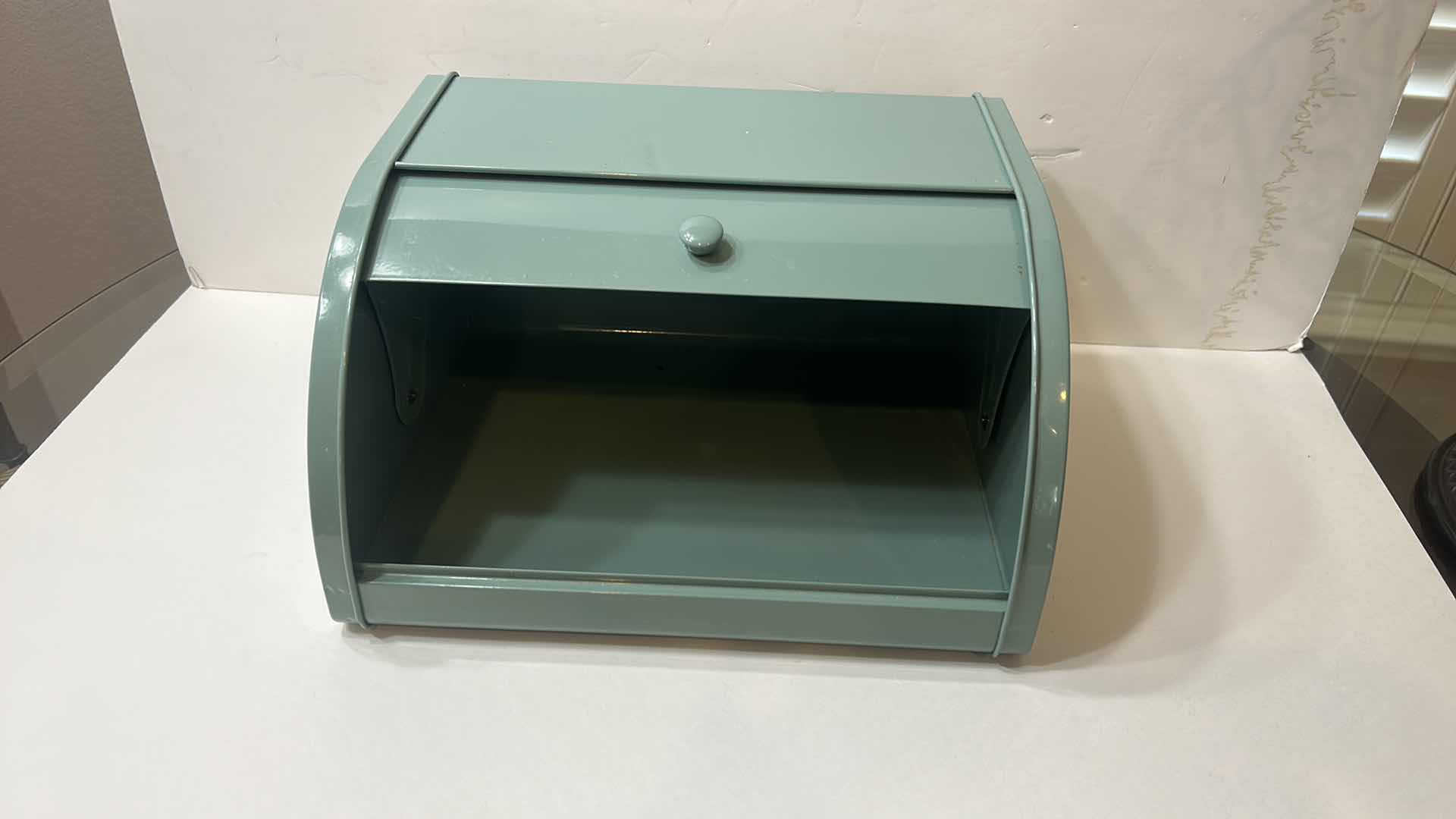 Photo 1 of KITCHEN DECOR / METAL FRUIT BOWL AND TIN BREAD BOX