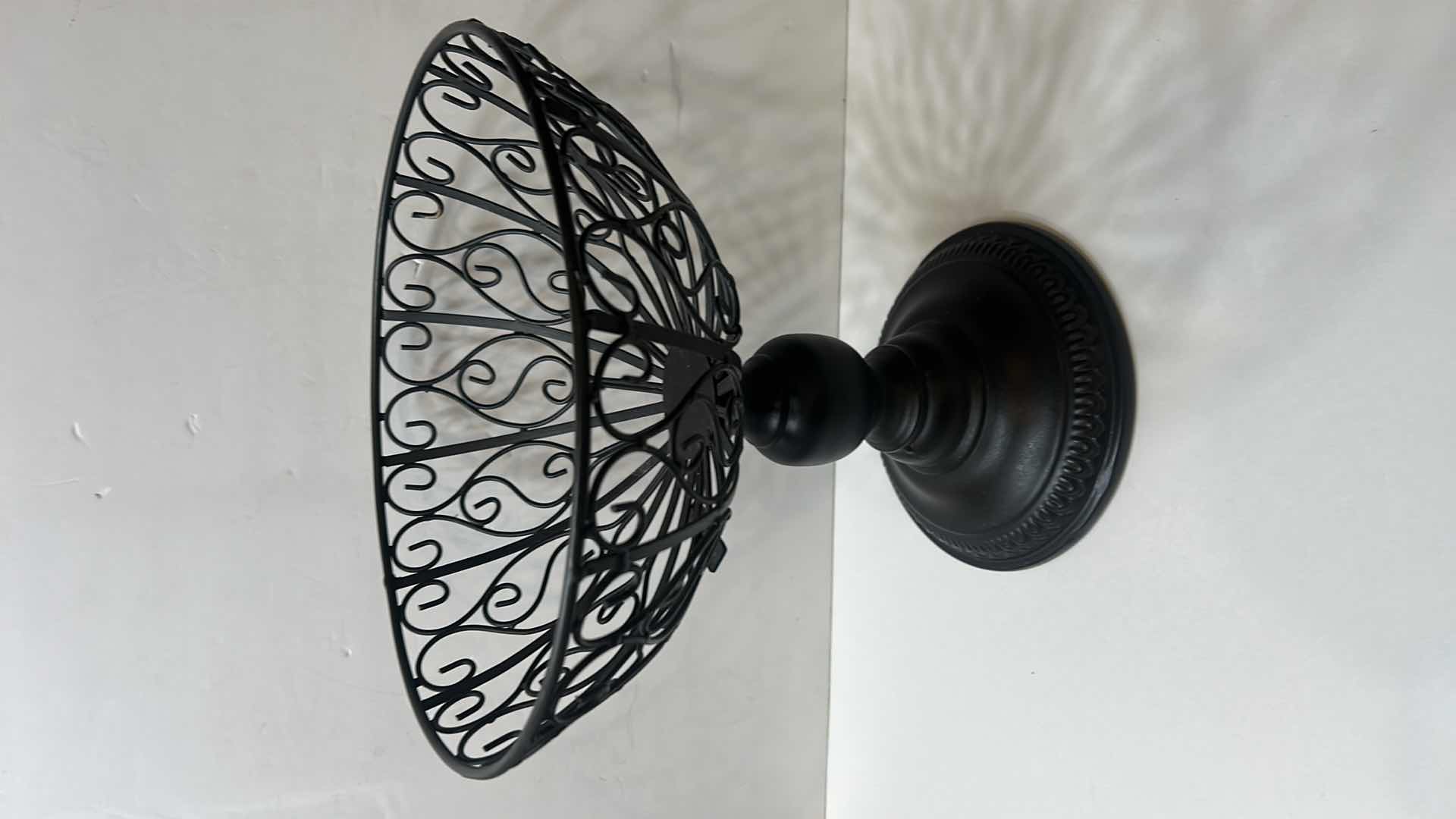 Photo 1 of KITCHEN DECOR / METAL FRUIT BOWL AND TIN BREAD BOX