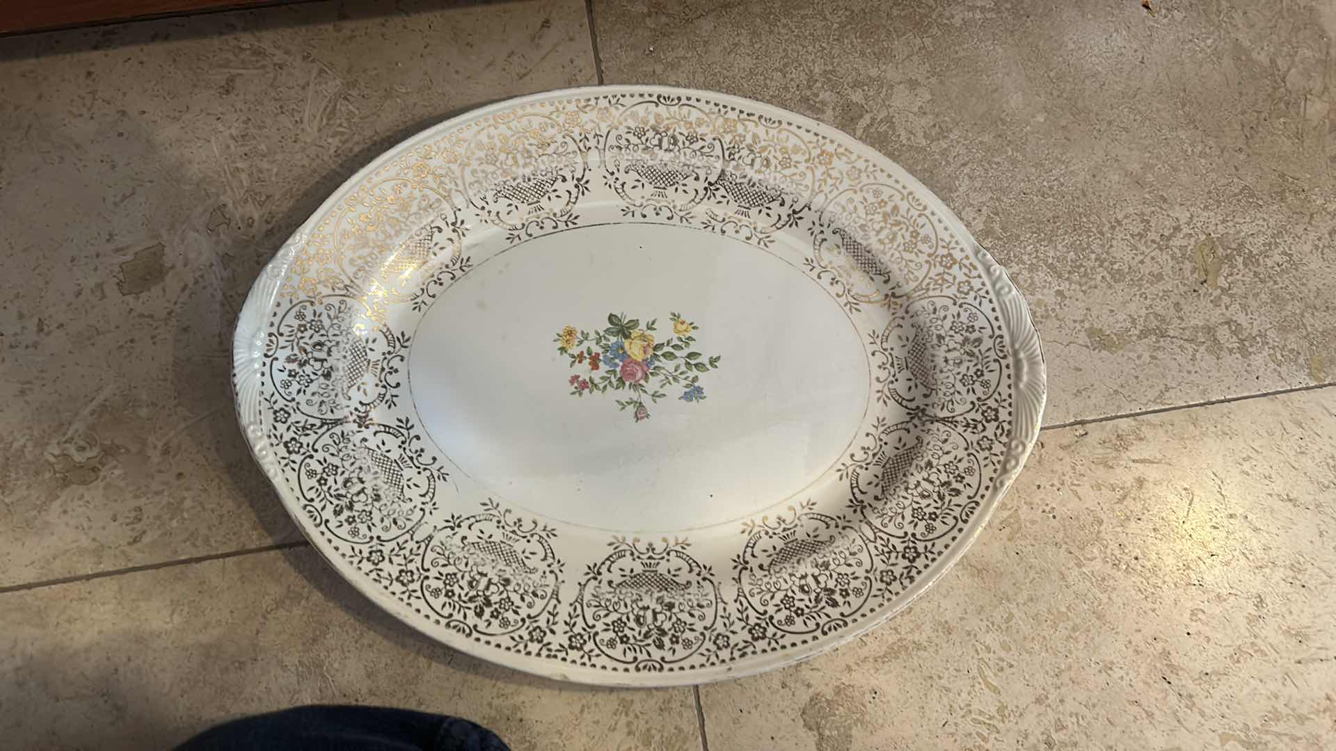 Photo 8 of CONTENTS OF KITCHEN CABINET