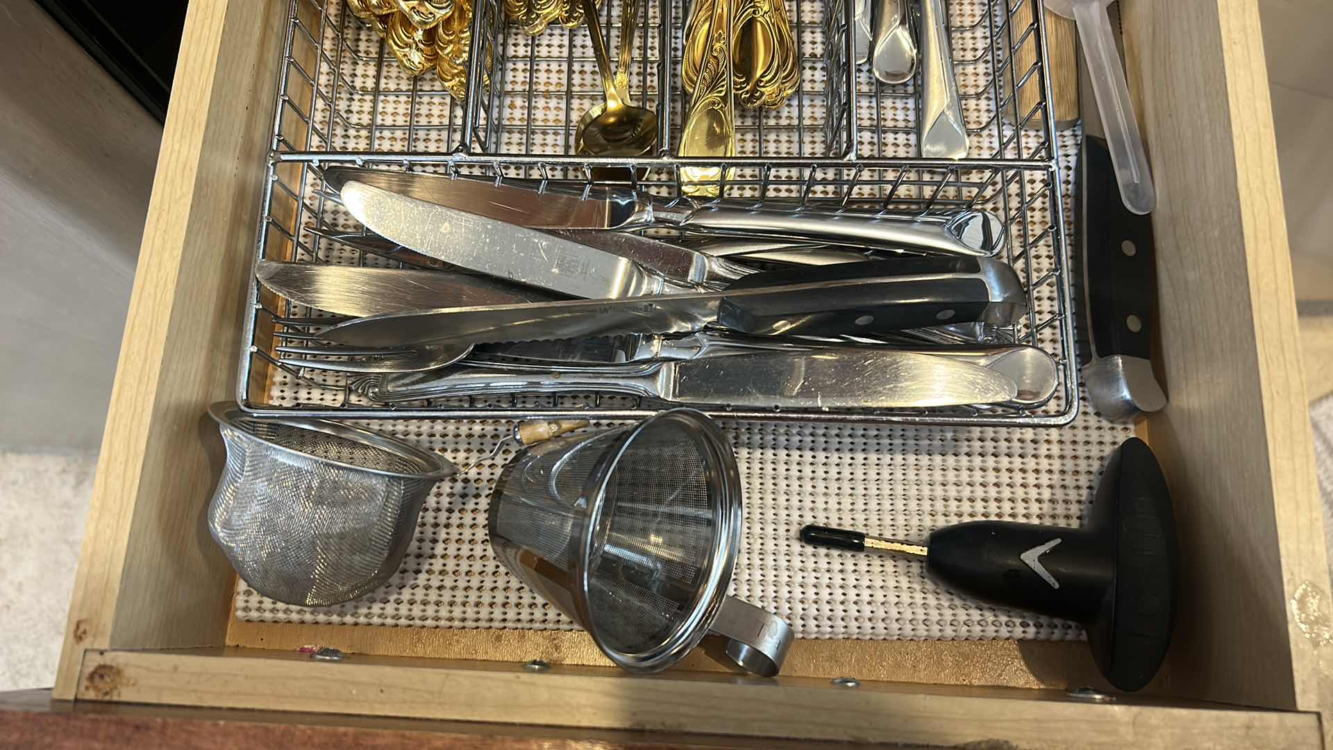 Photo 1 of CONTENTS OF KITCHEN DRAWER