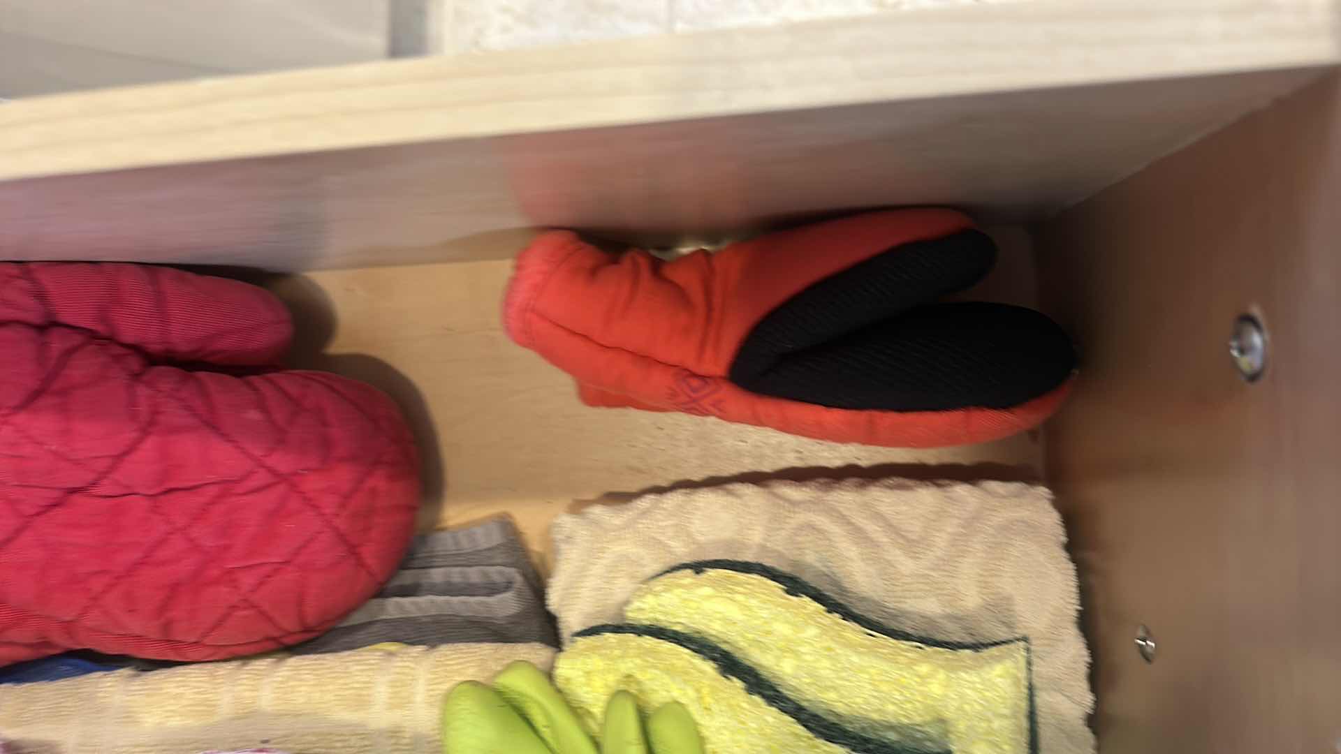 Photo 1 of CONTENTS OF KITCHEN DRAWER