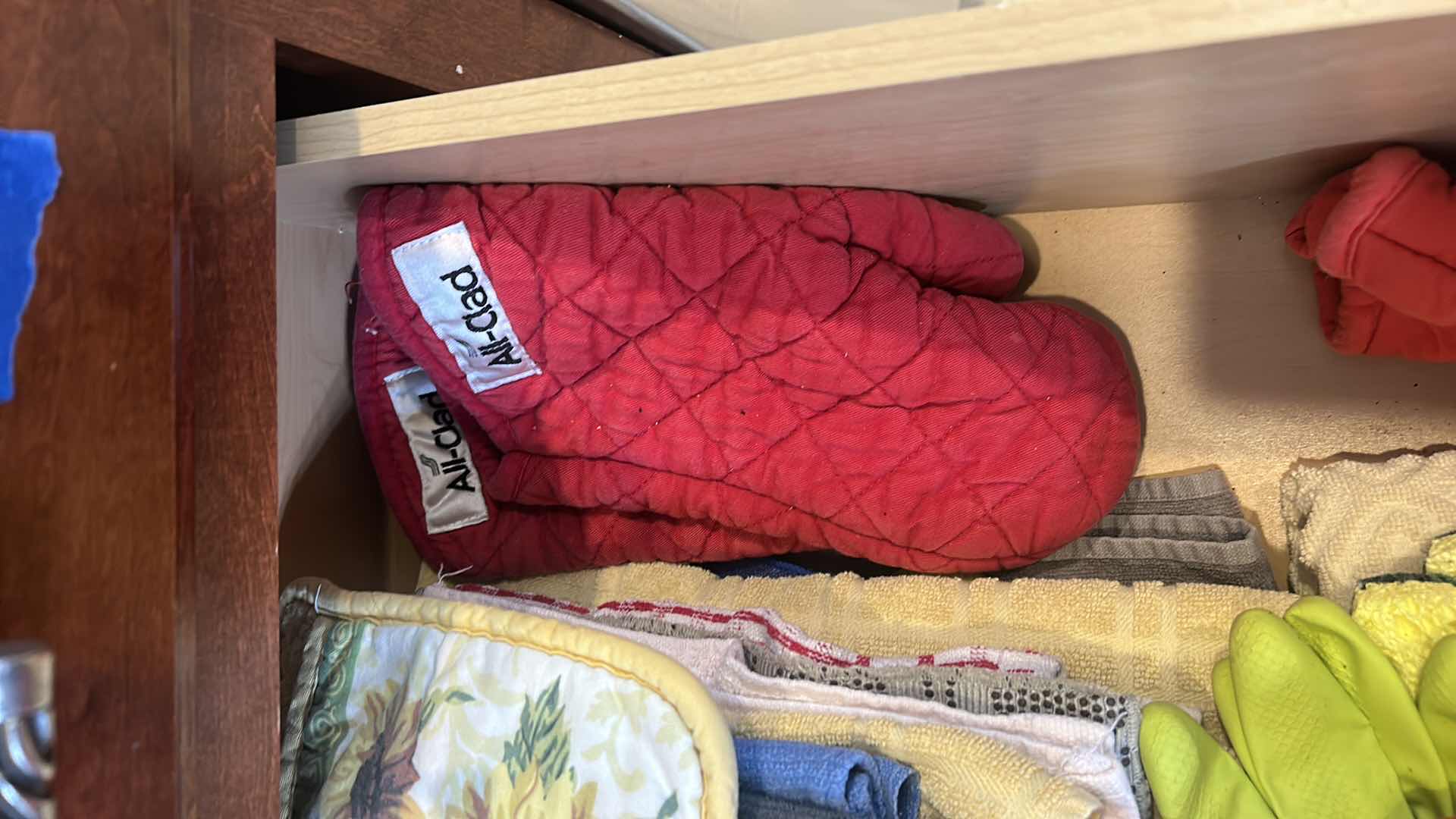 Photo 1 of CONTENTS OF KITCHEN DRAWER